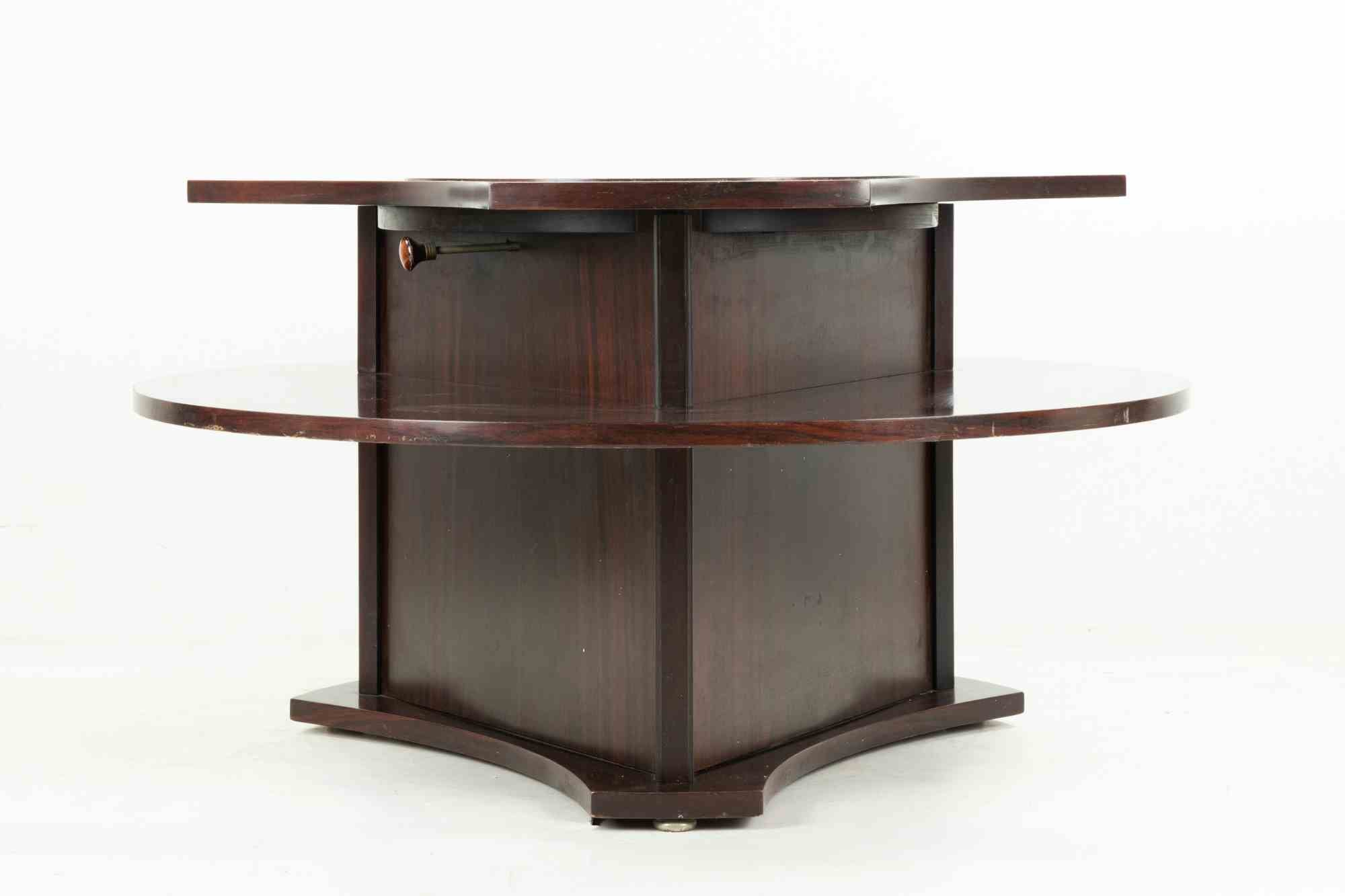 Table vintage en bois de rose avec rangement pour bouteilles, réalisée par une manufacture italienne dans les années 1960.

Très bon état.