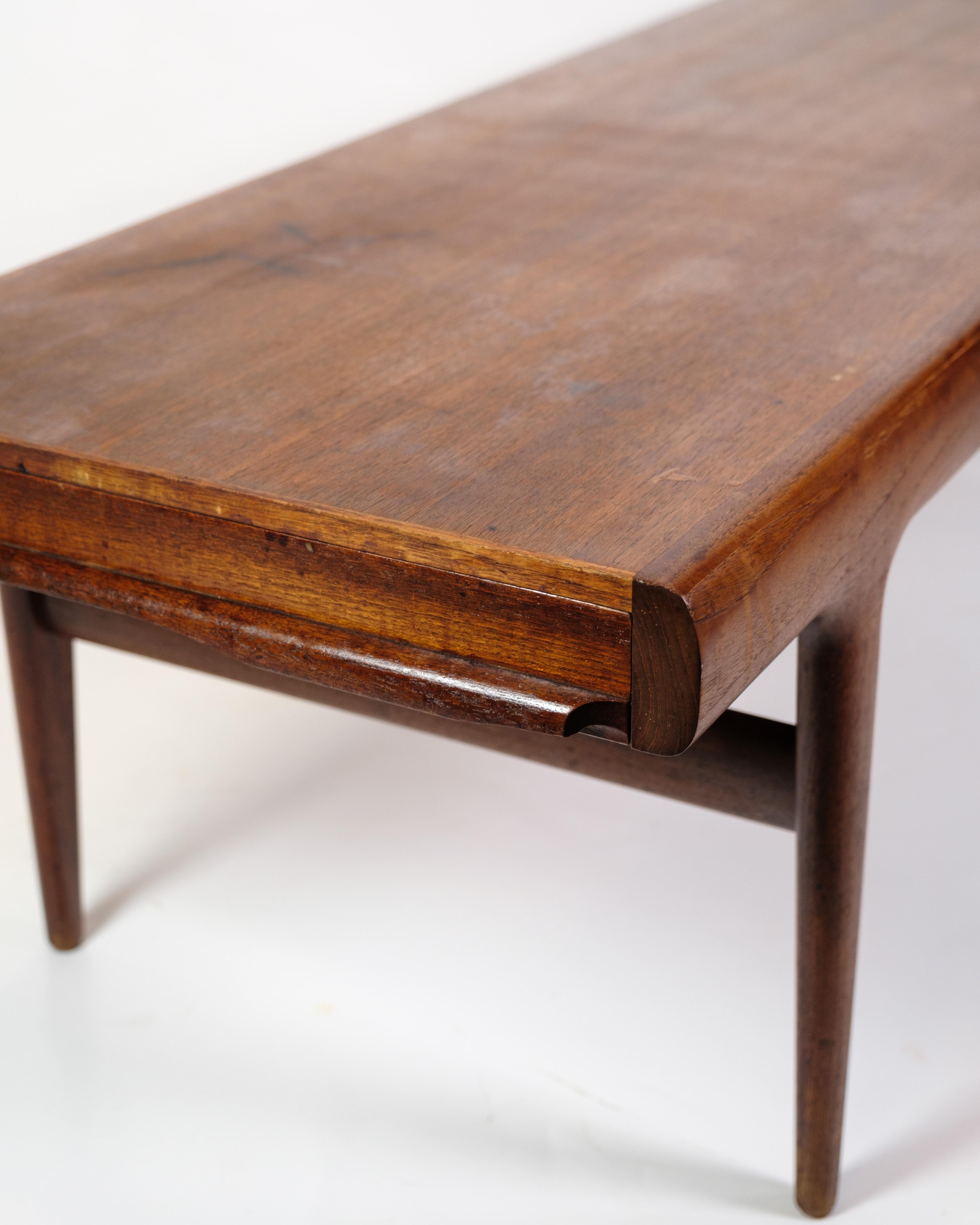 Couchtisch mit eingebauten Schubladen aus Teakholz von Johannes Andersen aus den 1960er Jahren (Dänisch) im Angebot