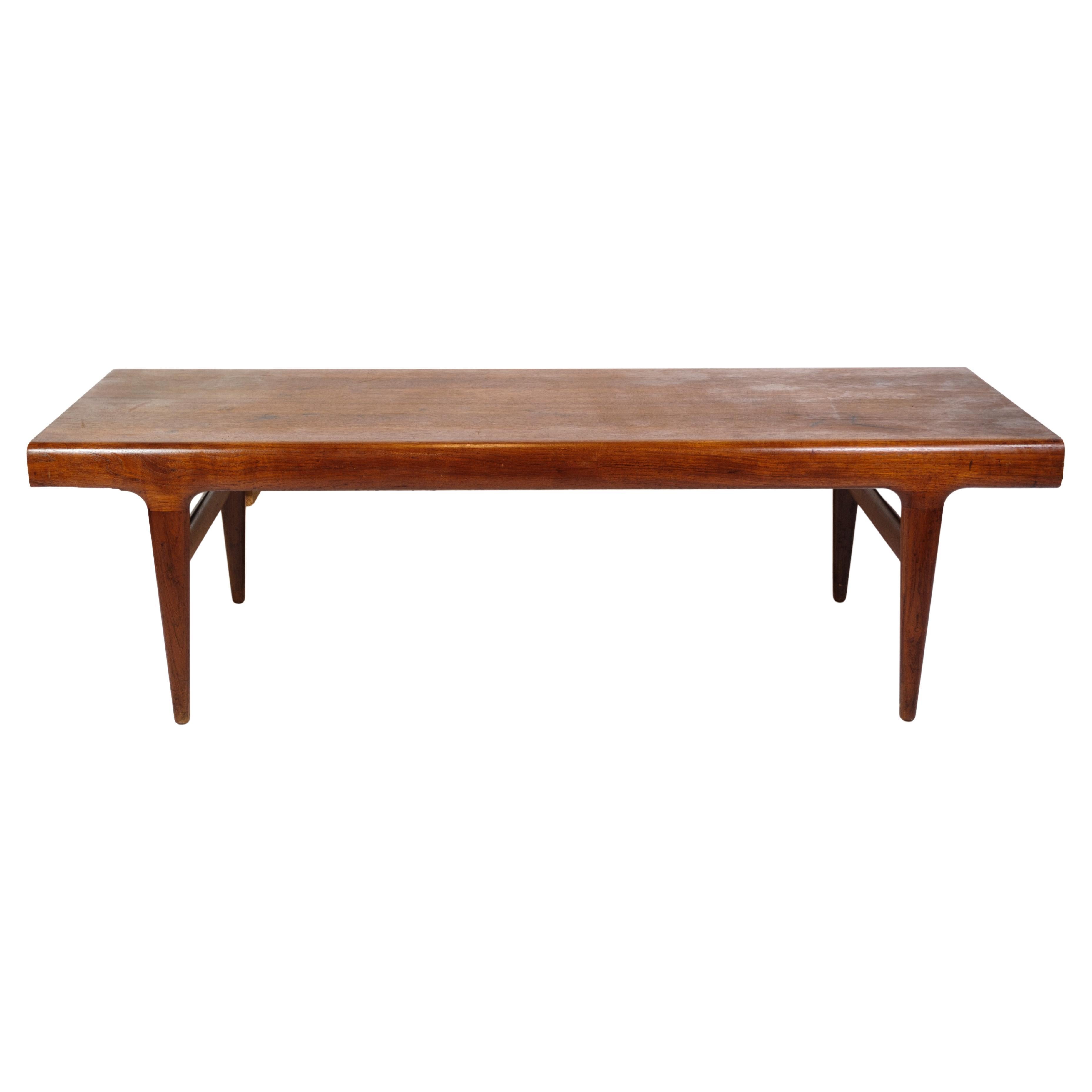 Couchtisch mit eingebauten Schubladen aus Teakholz von Johannes Andersen aus den 1960er Jahren im Angebot