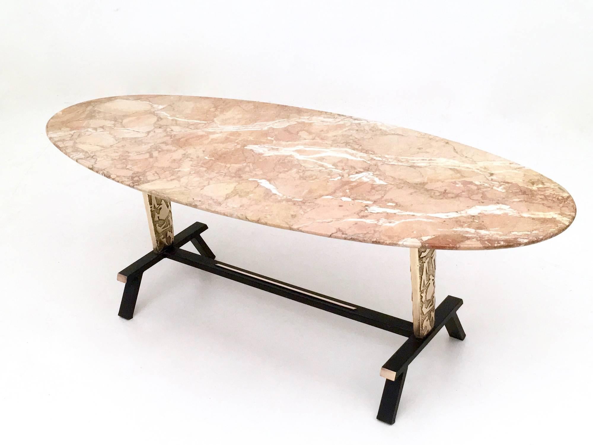Coffee Table with Cast Brass Legs and an Oval Pink Marble Top, Italy, 1950s In Excellent Condition In Bresso, Lombardy