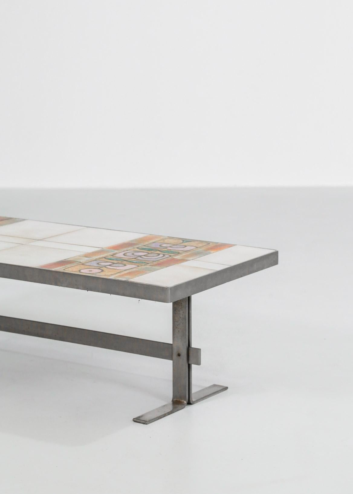 This vintage coffee table features ceramic tiles on the top.