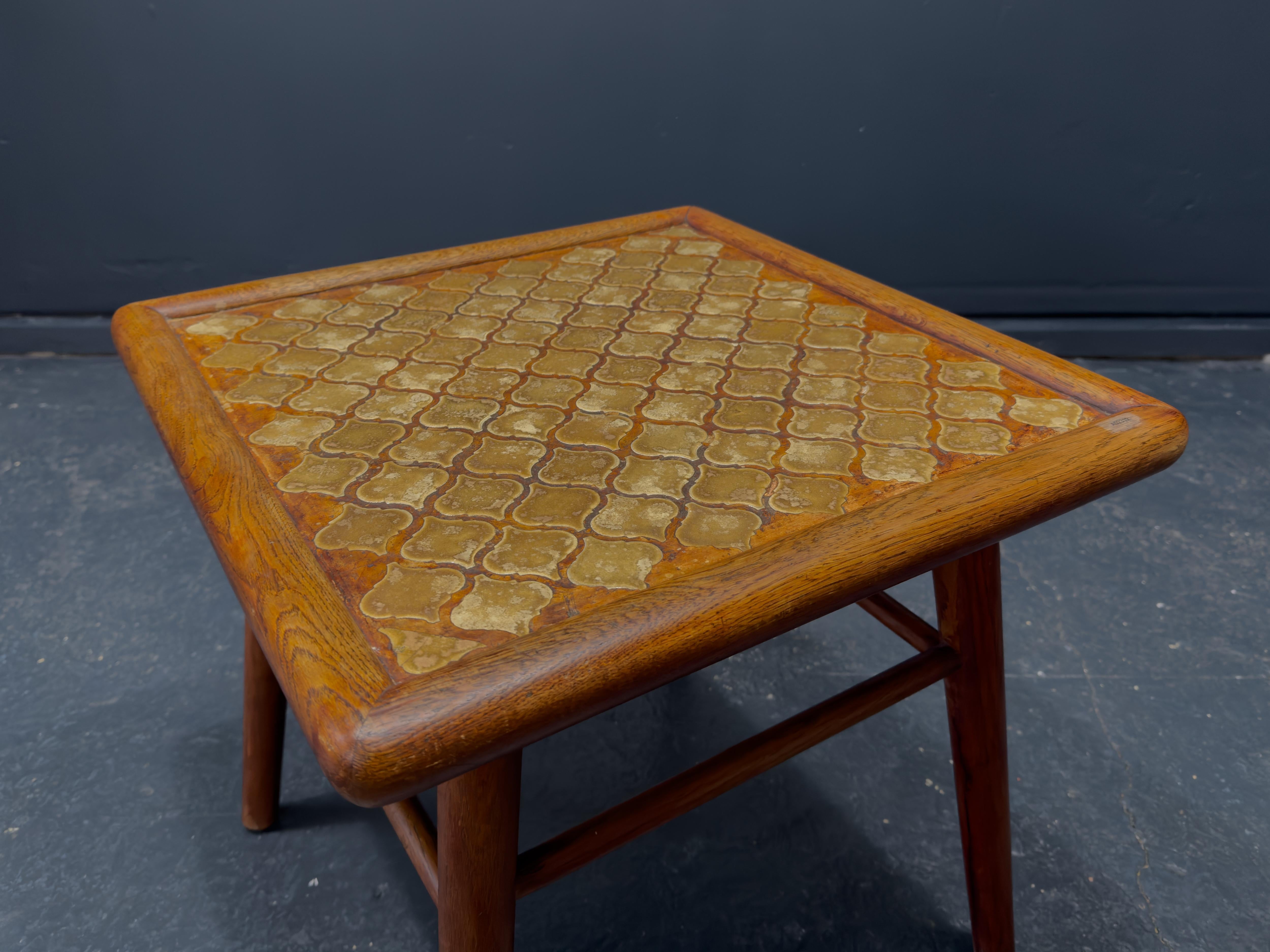 Milieu du XXe siècle Table basse avec plateau en céramique en vente