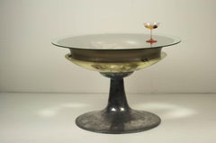 Mesa de centro con calavera de vaca en resina epoxi