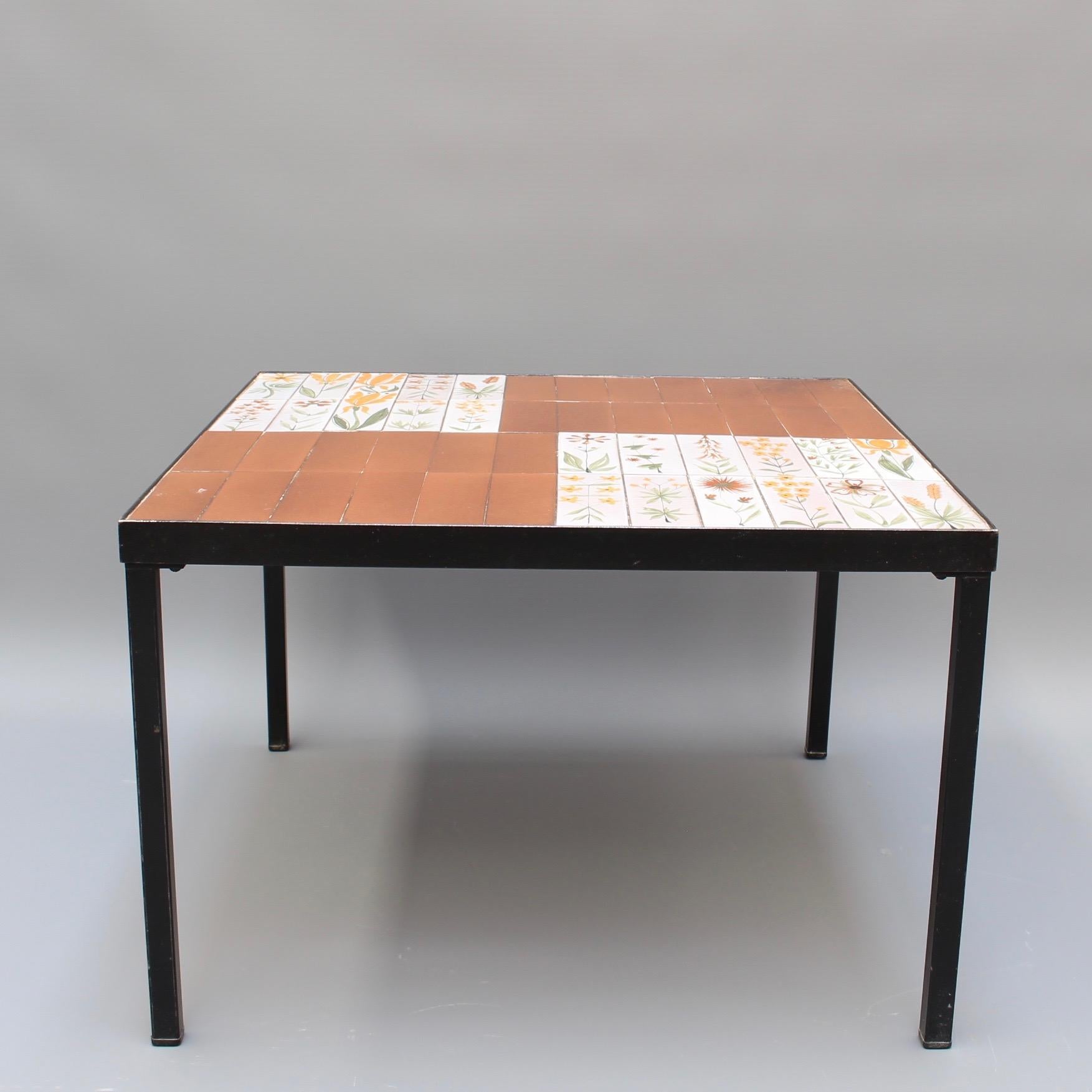 Couchtisch mit dekorativen Keramikfliesen von Roger Capron, ca. 1970er Jahre (Französisch) im Angebot