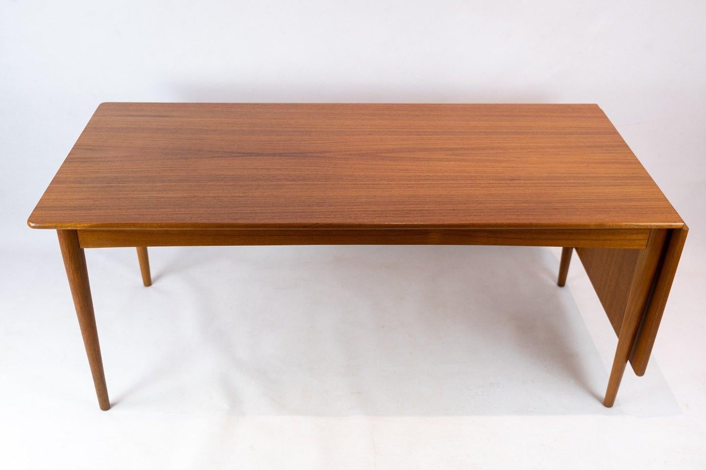 Mid-20th Century Coffee Table with Extension Leaf in Teak of Danish Design from the 1960s