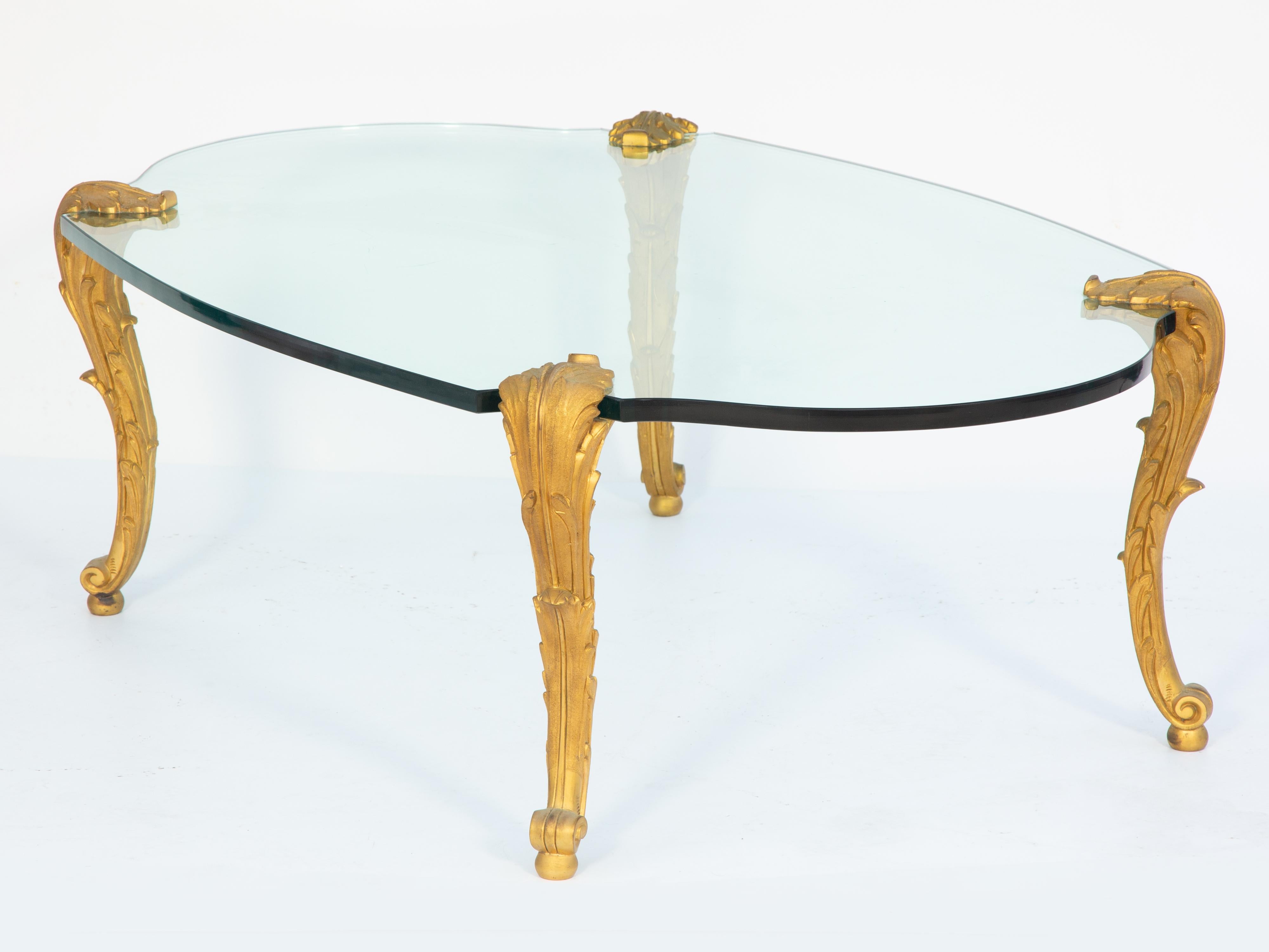 Américain Table basse avec pieds à feuilles d'Acanthus en bronze doré finement ciselé par P.E. Guerin en vente