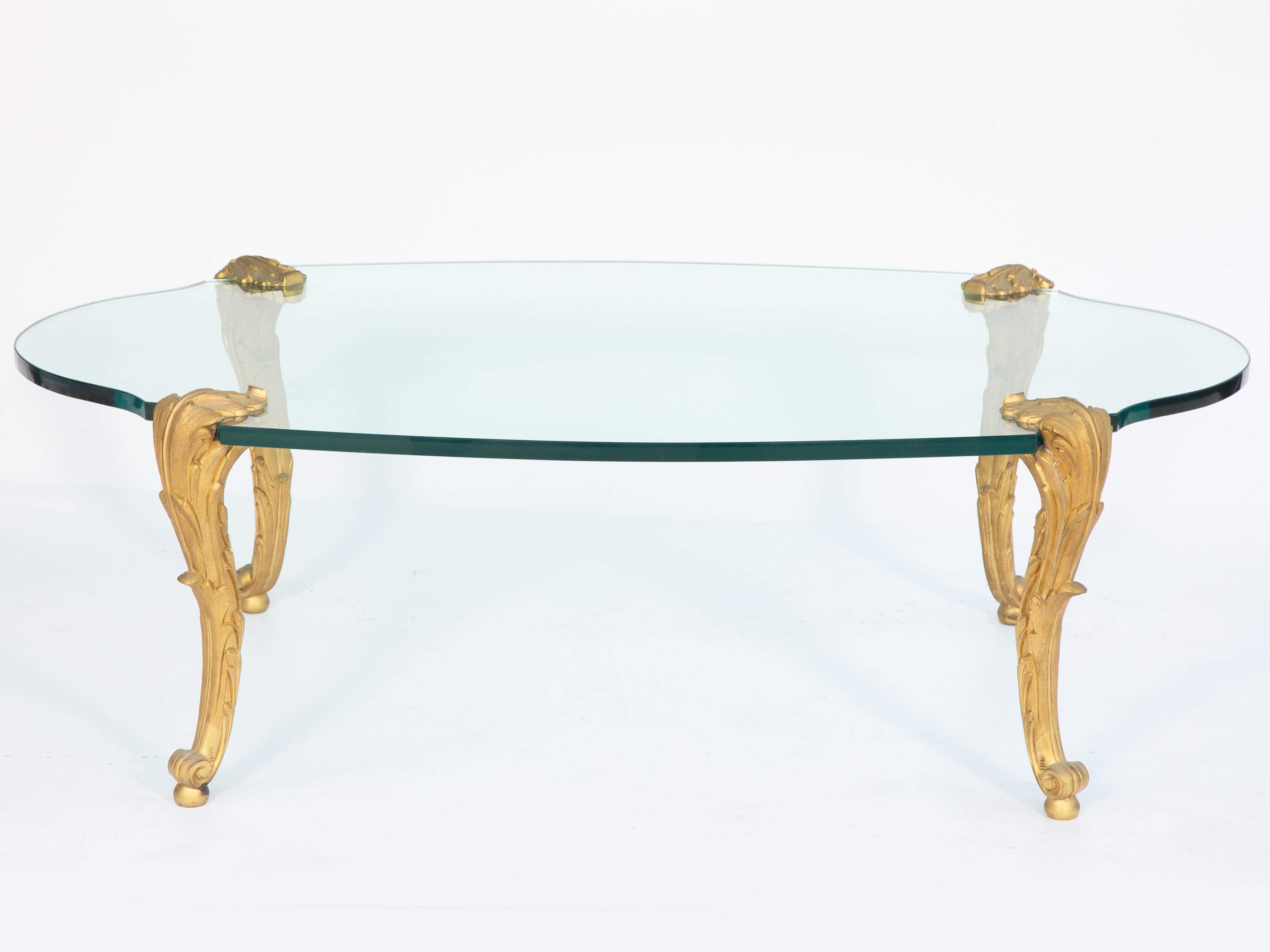 Doré Table basse avec pieds à feuilles d'Acanthus en bronze doré finement ciselé par P.E. Guerin en vente