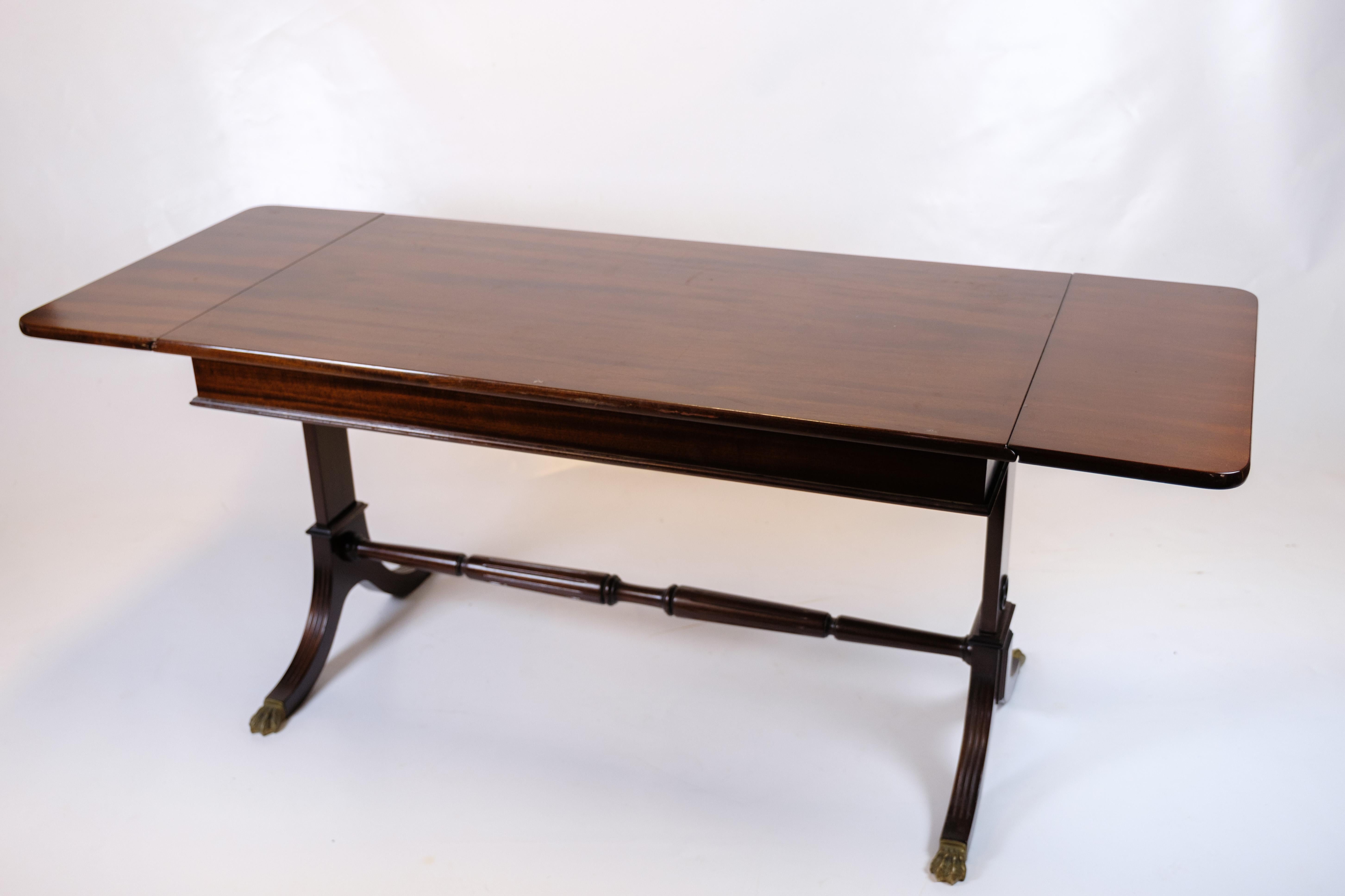 Metà XX secolo Tavolino con alette in stile Hepplewhite in mogano degli anni '60 in vendita