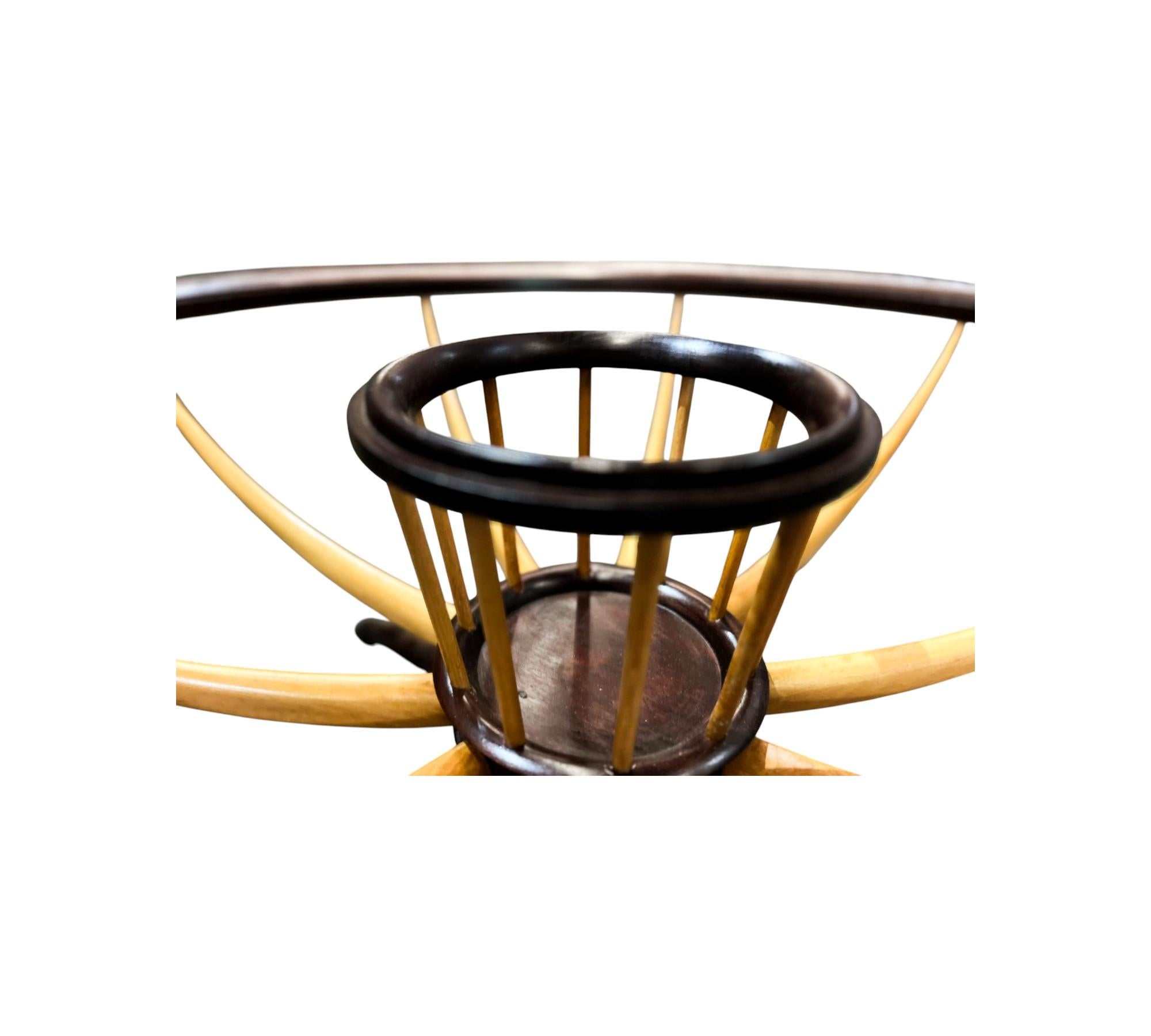 Table basse avec vase à fleurs en deux Woods par Giuseppe Scapinelli, c.C. 1950s en vente 3
