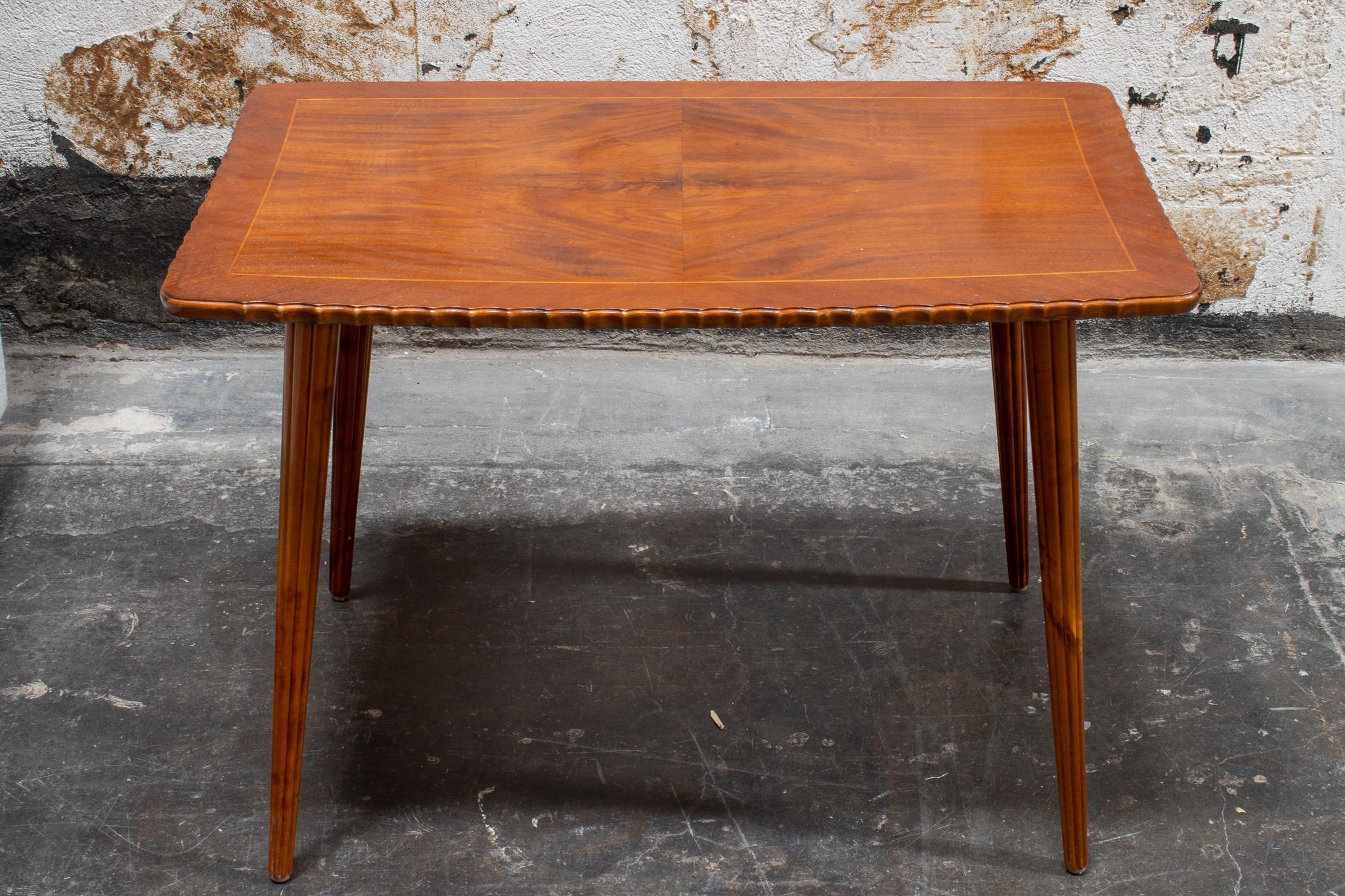 Scandinavian Modern Coffee Table with Fluted Edge in Crotch Mahogany, 1940's Sweden For Sale