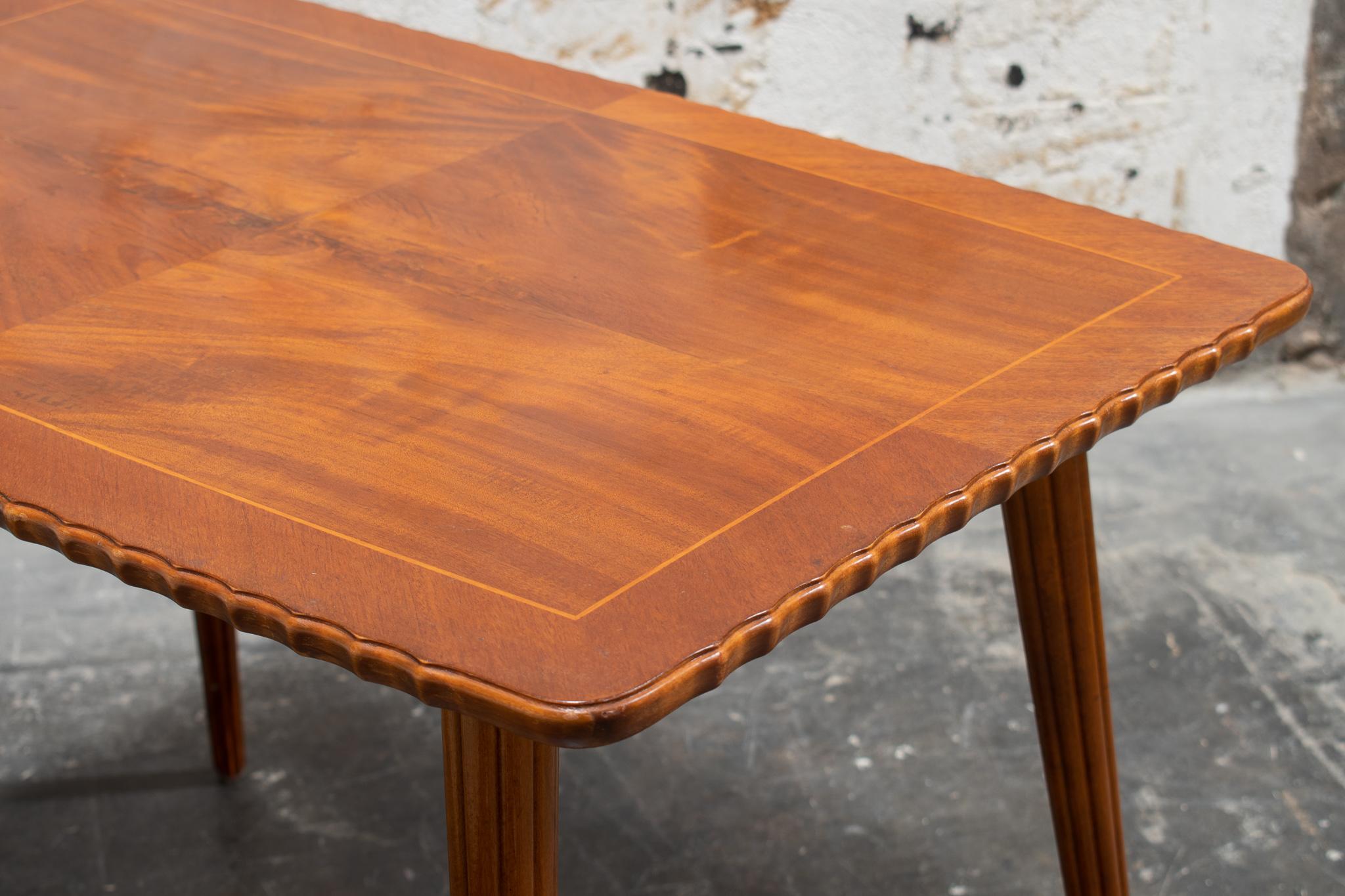 Mid-20th Century Coffee Table with Fluted Edge in Crotch Mahogany, 1940's Sweden For Sale