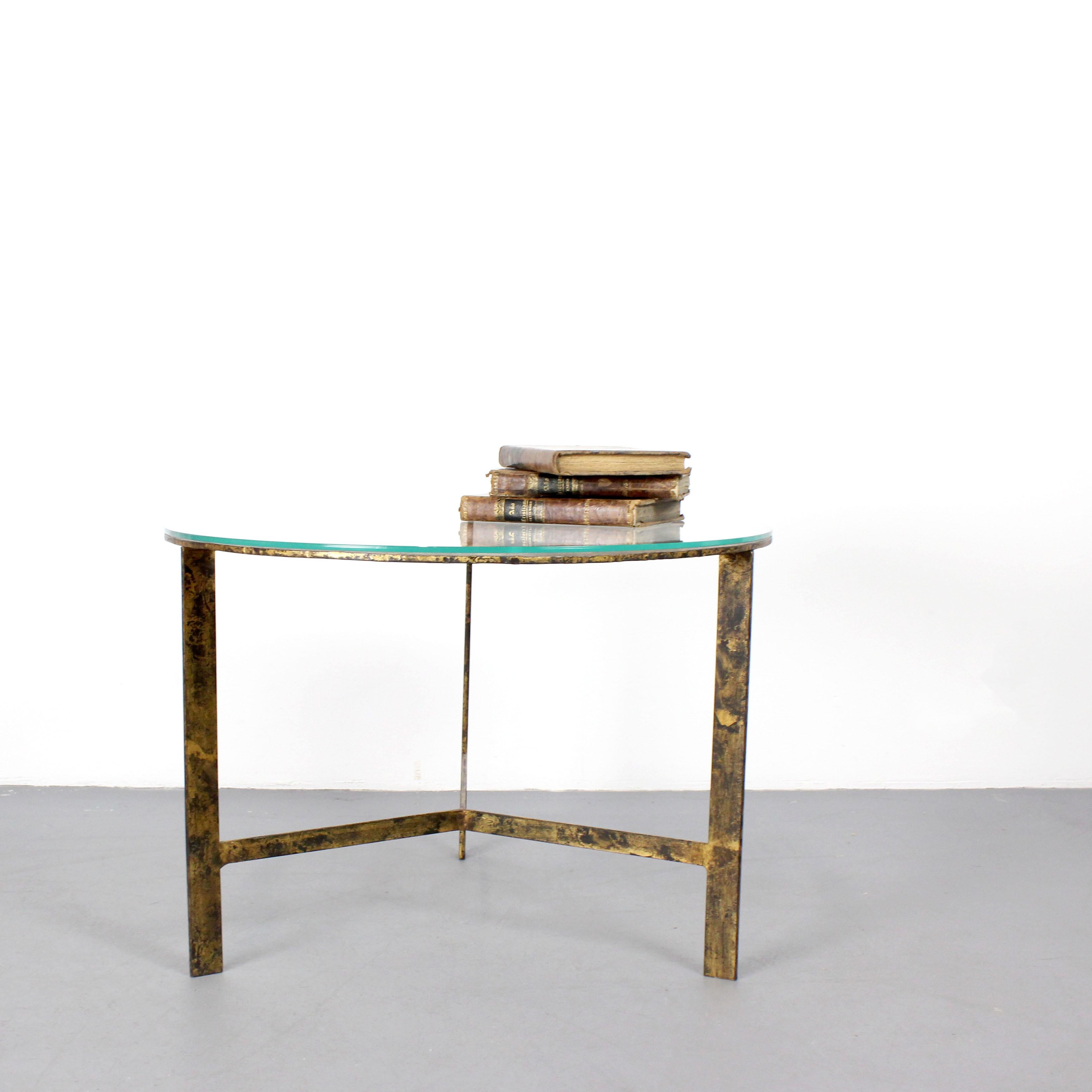 Coffee table with gilded iron frame and glass top - c. 1960 In Excellent Condition For Sale In Madrid, España