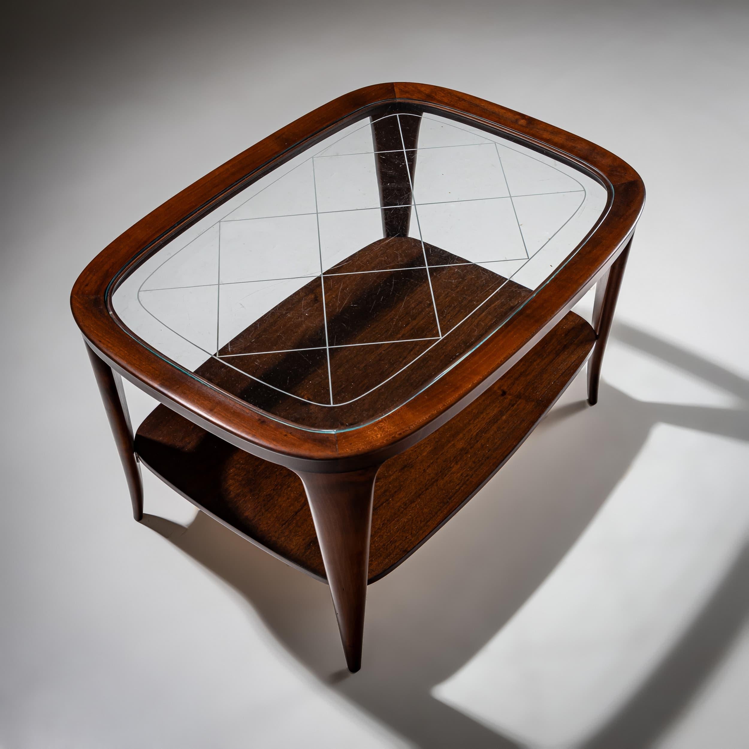 italien Table basse avec plateau en verre, Italie, milieu du 20e siècle en vente