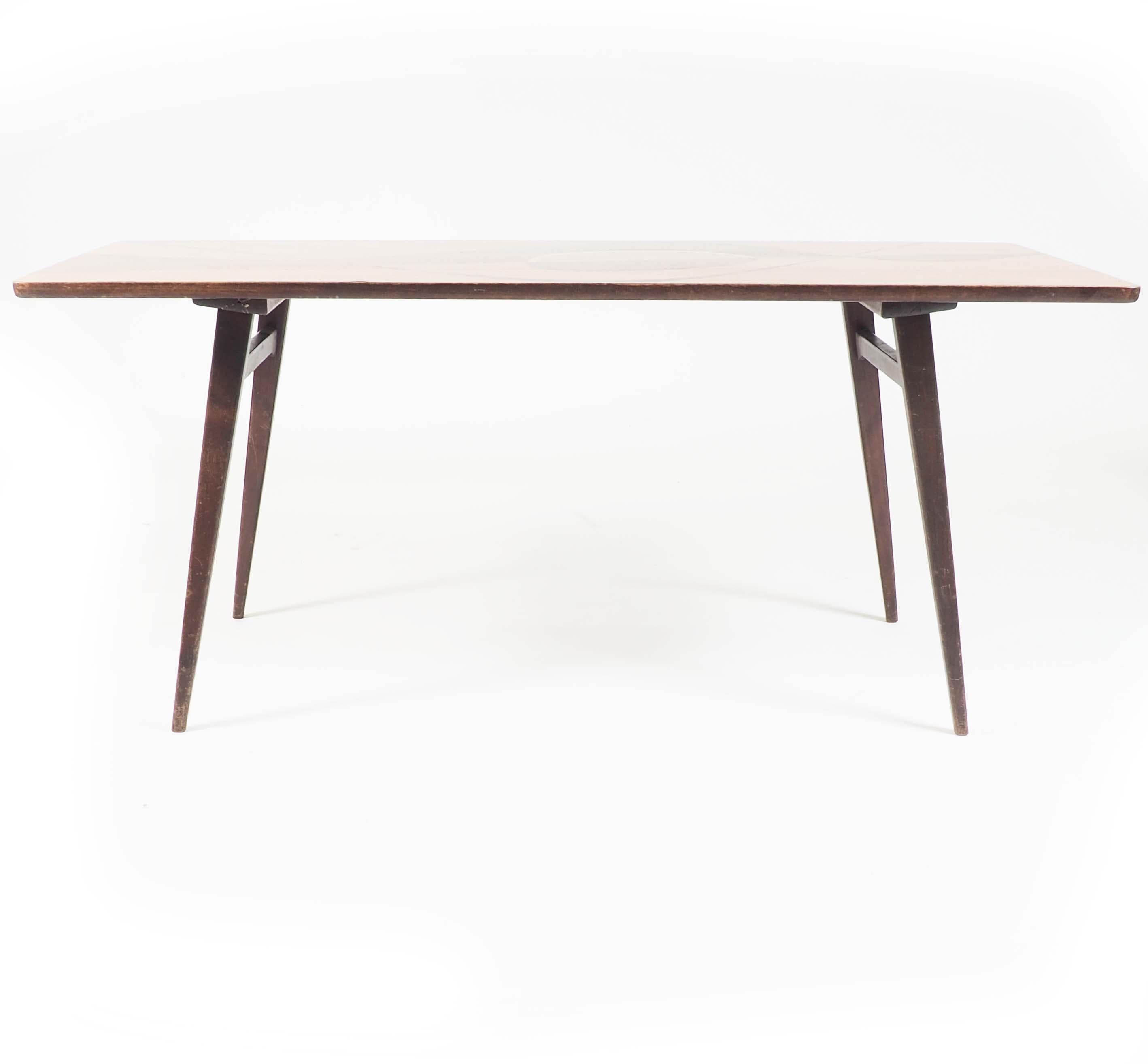 Milieu du XXe siècle Table basse avec bois incrusté de Suède, années 1950 en vente