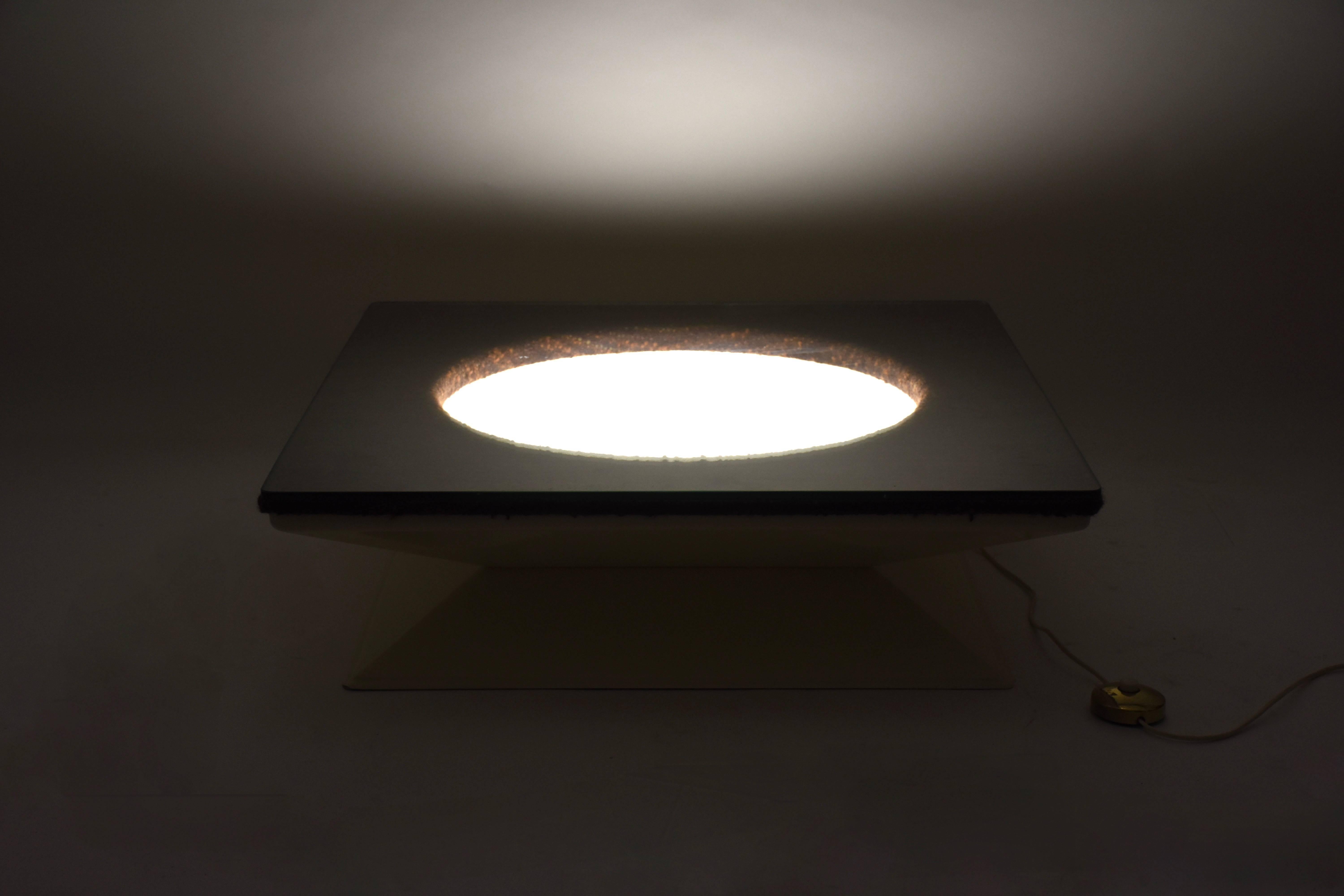Couchtisch mit Innenbeleuchtung von M.I.M. Roma, Italien, 1970, Mid-Century Modern (Lackiert) im Angebot