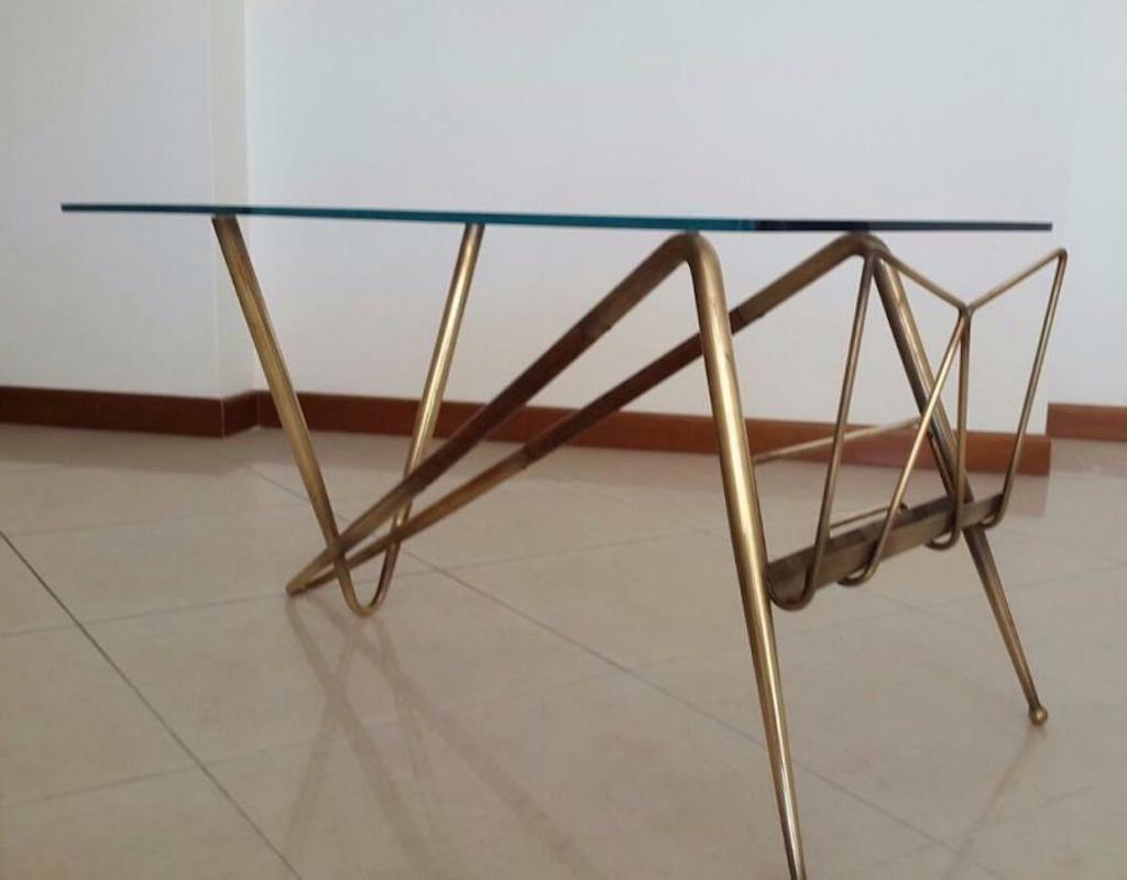 Coffee Table with Magazine Rack Design Cesare Lacca in Brass and Wood, 1960s In Good Condition For Sale In taranto, IT