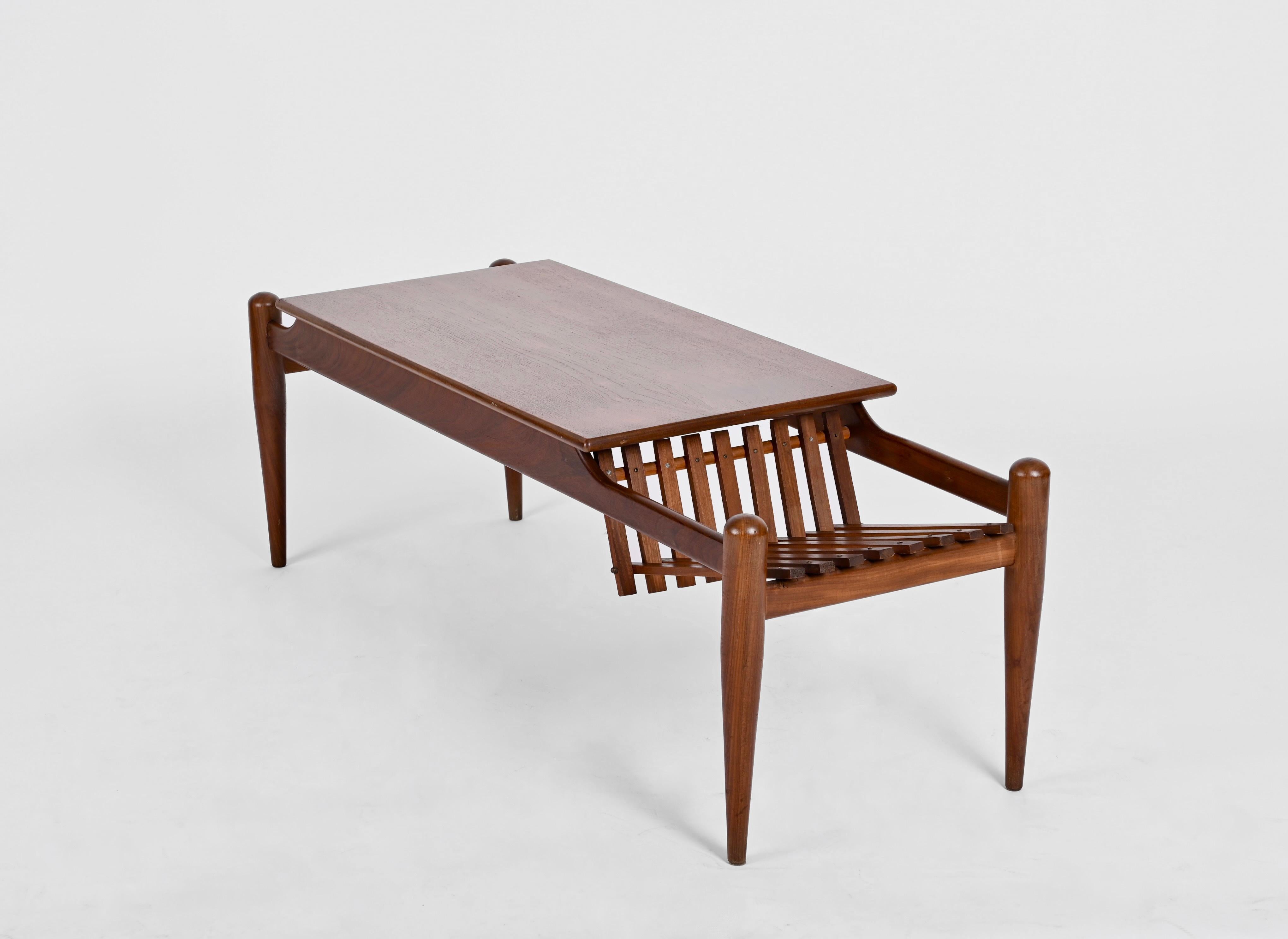 Coffee Table with Magazine Rack in Teak Wood, Italy 1960s For Sale 7