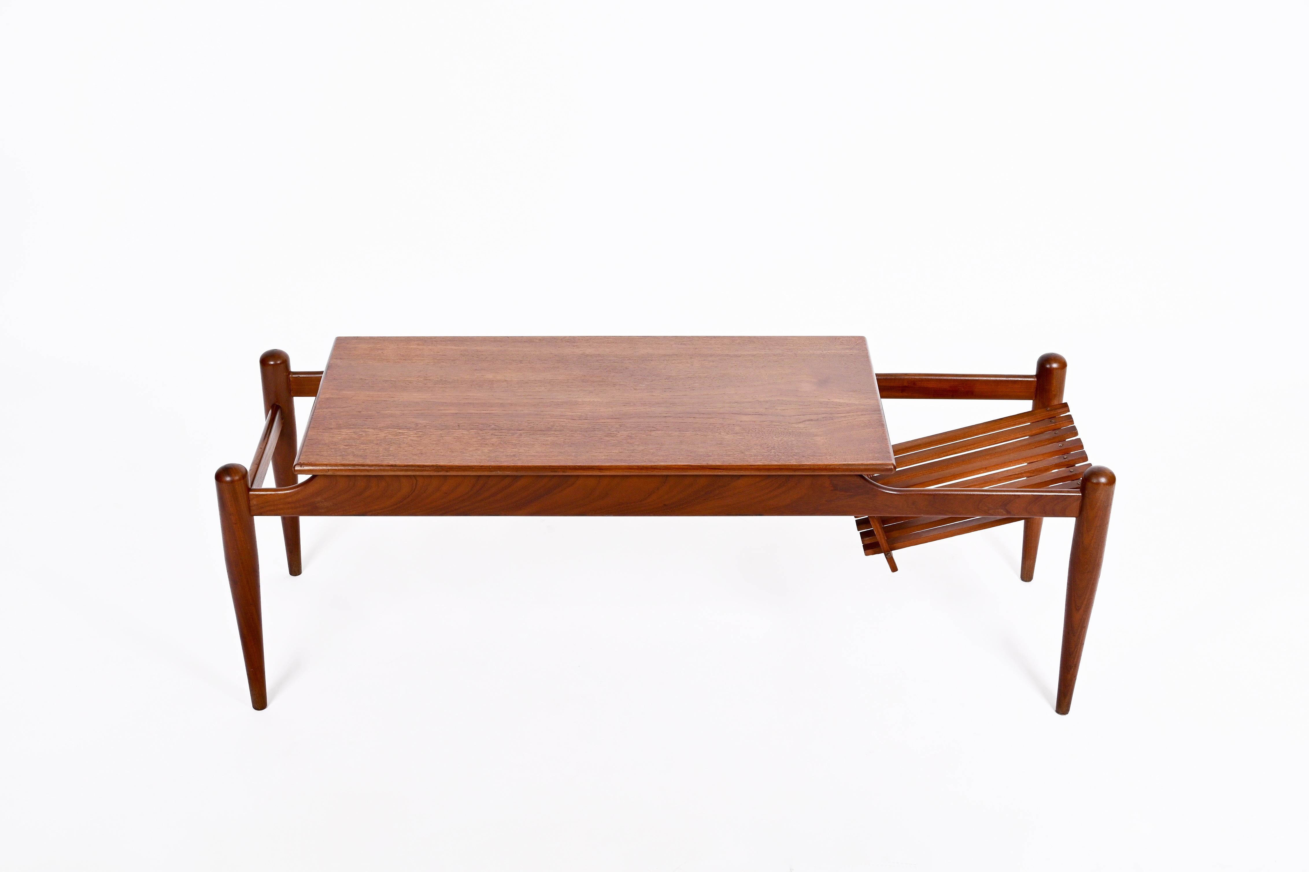 Coffee Table with Magazine Rack in Teak Wood, Italy 1960s For Sale 2