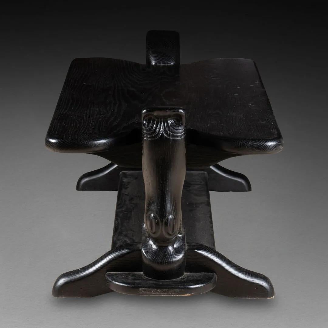 Mid-Century Modern Table COFFEE avec plateau rectangulaire. The feet surmounted by horse heads circa 1970 en vente