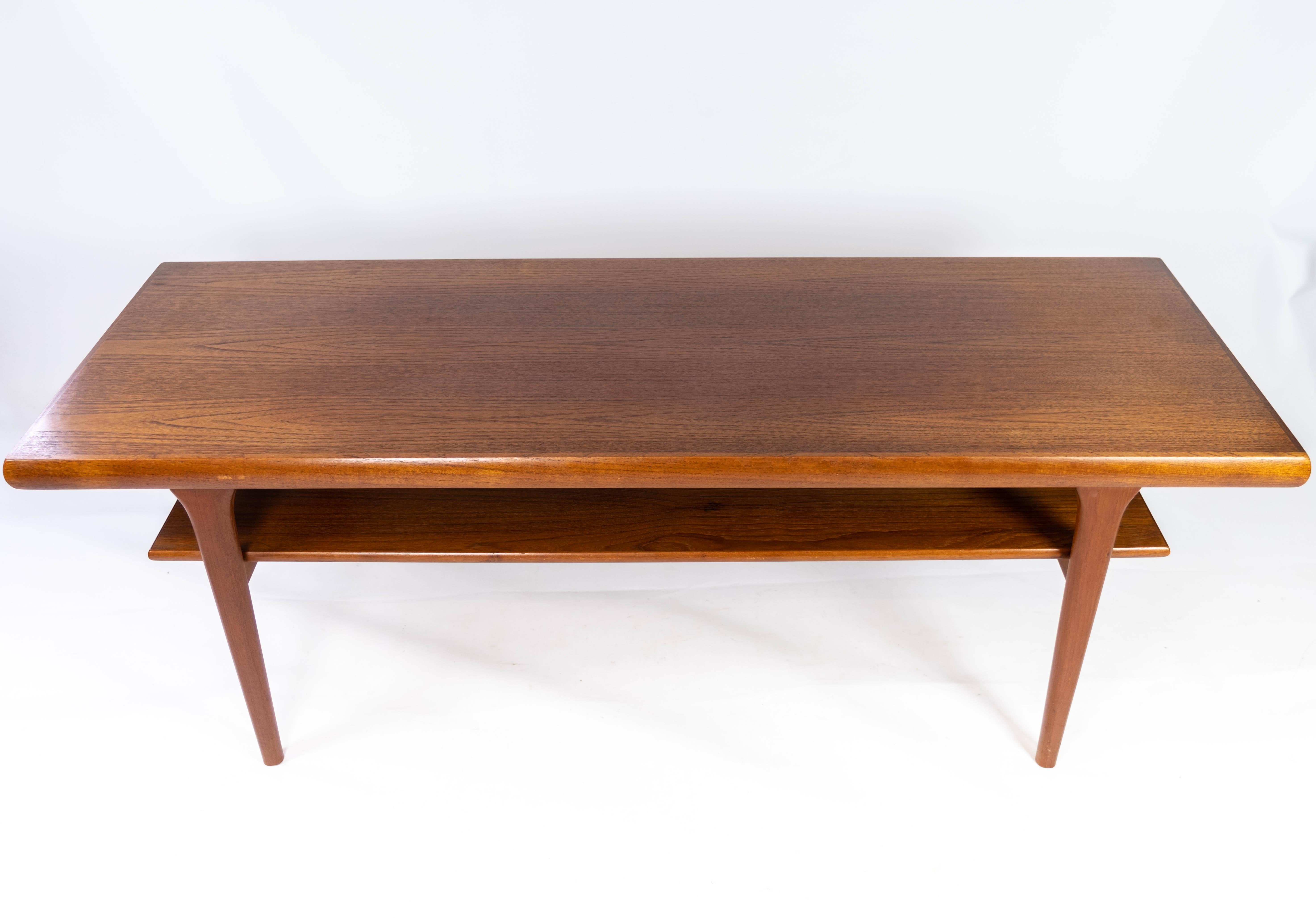 Coffee table with shelf in teak of Danish design from the 1960s. The table is in great vintage condition.
 