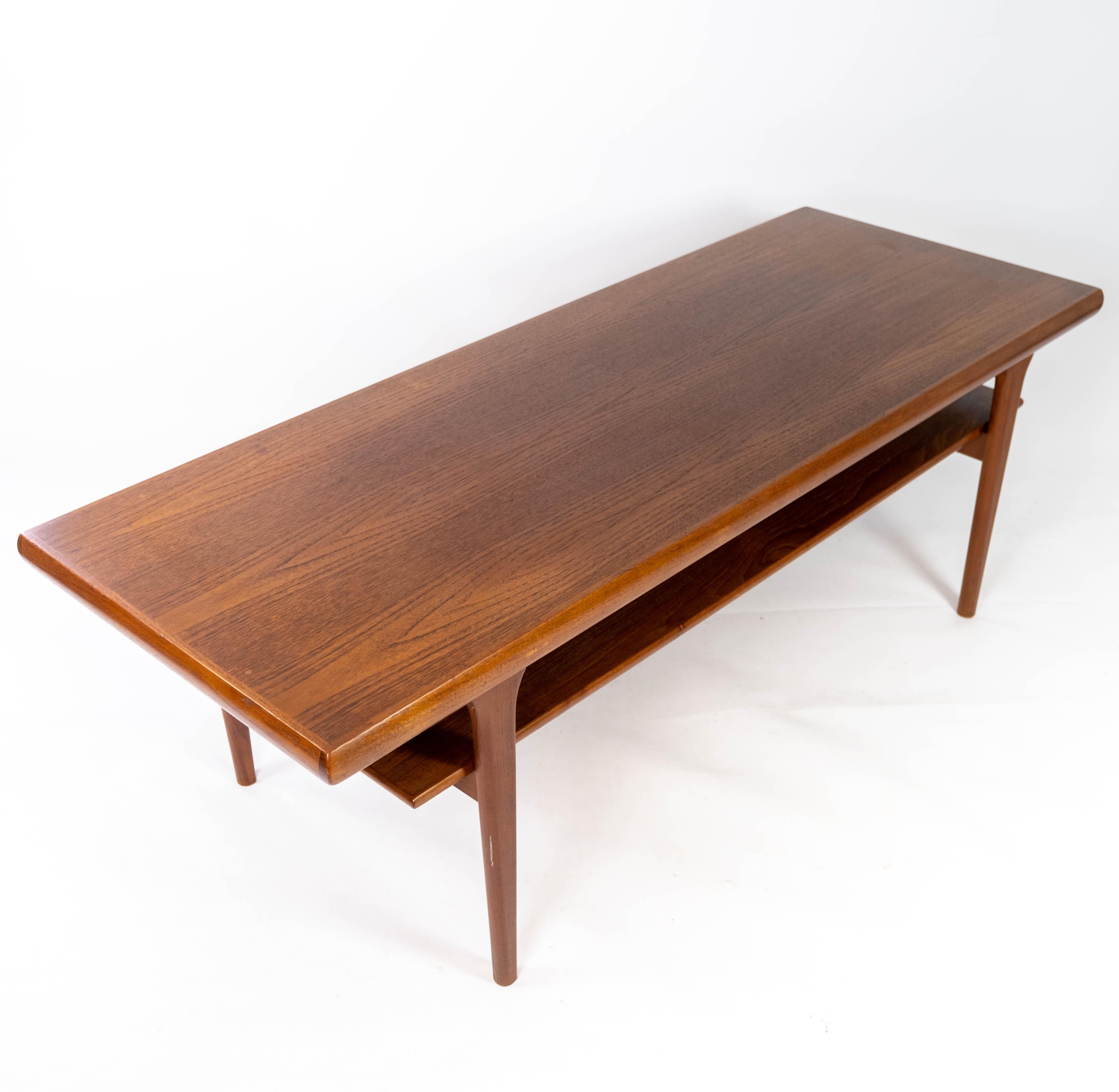 Coffee Table with Shelf in Teak of Danish Design from the 1960s 3