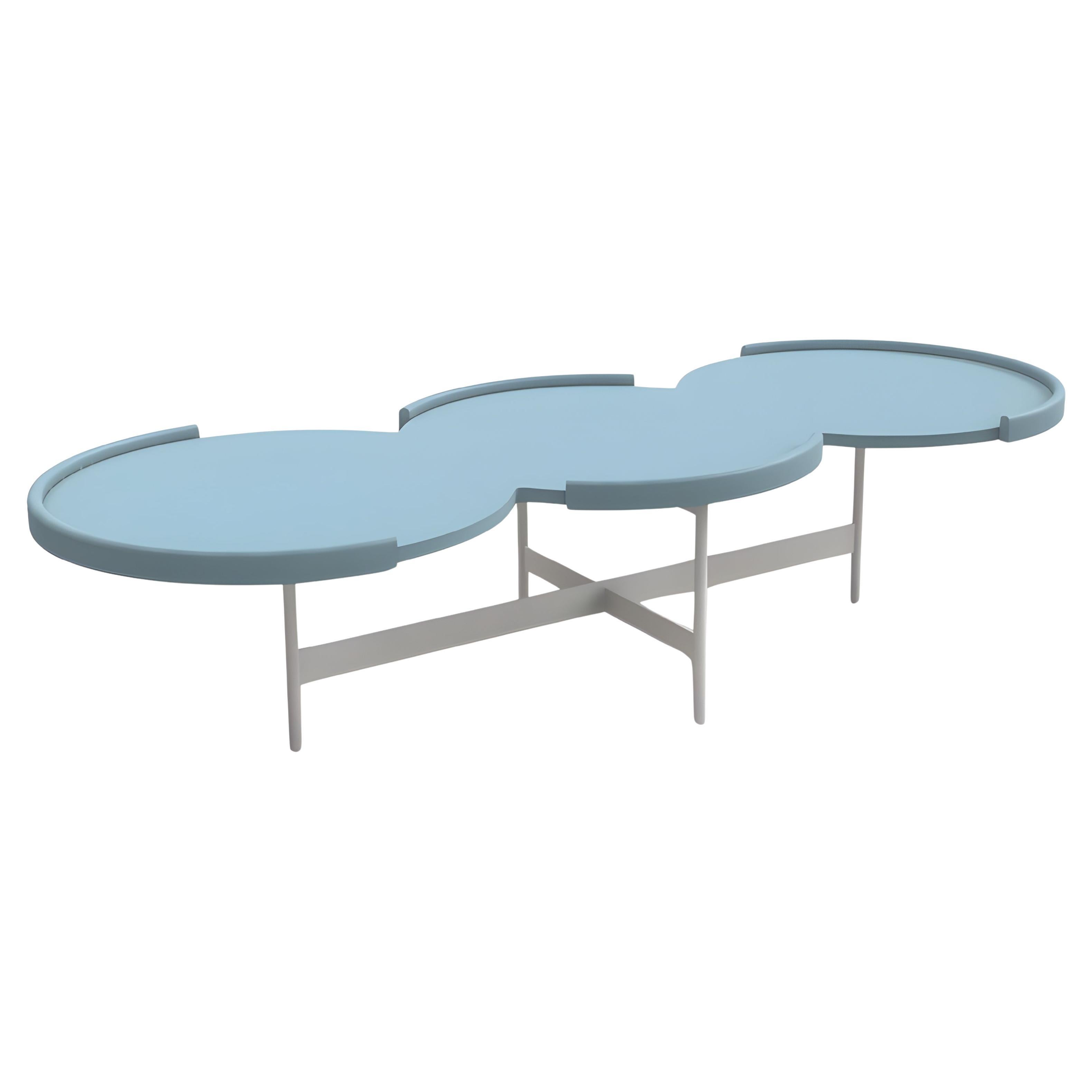 Table basse avec trois plateaux ronds reliés en laque bleu marine