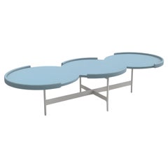 Table basse avec trois plateaux ronds reliés en laque bleu marine