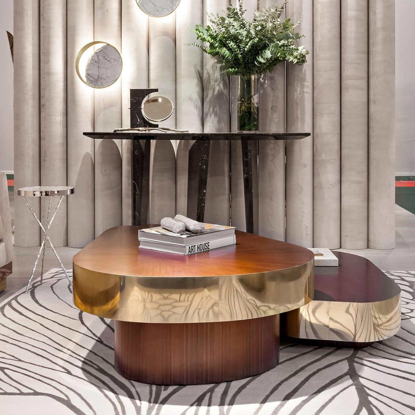 Couchtisch mit Holzfurnieroberfläche und Metallplattenkonturen im Zustand „Neu“ im Angebot in NEW YORK, NY