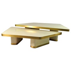 Tables basses VELA en cristal de roche et laiton par Ginger Brown