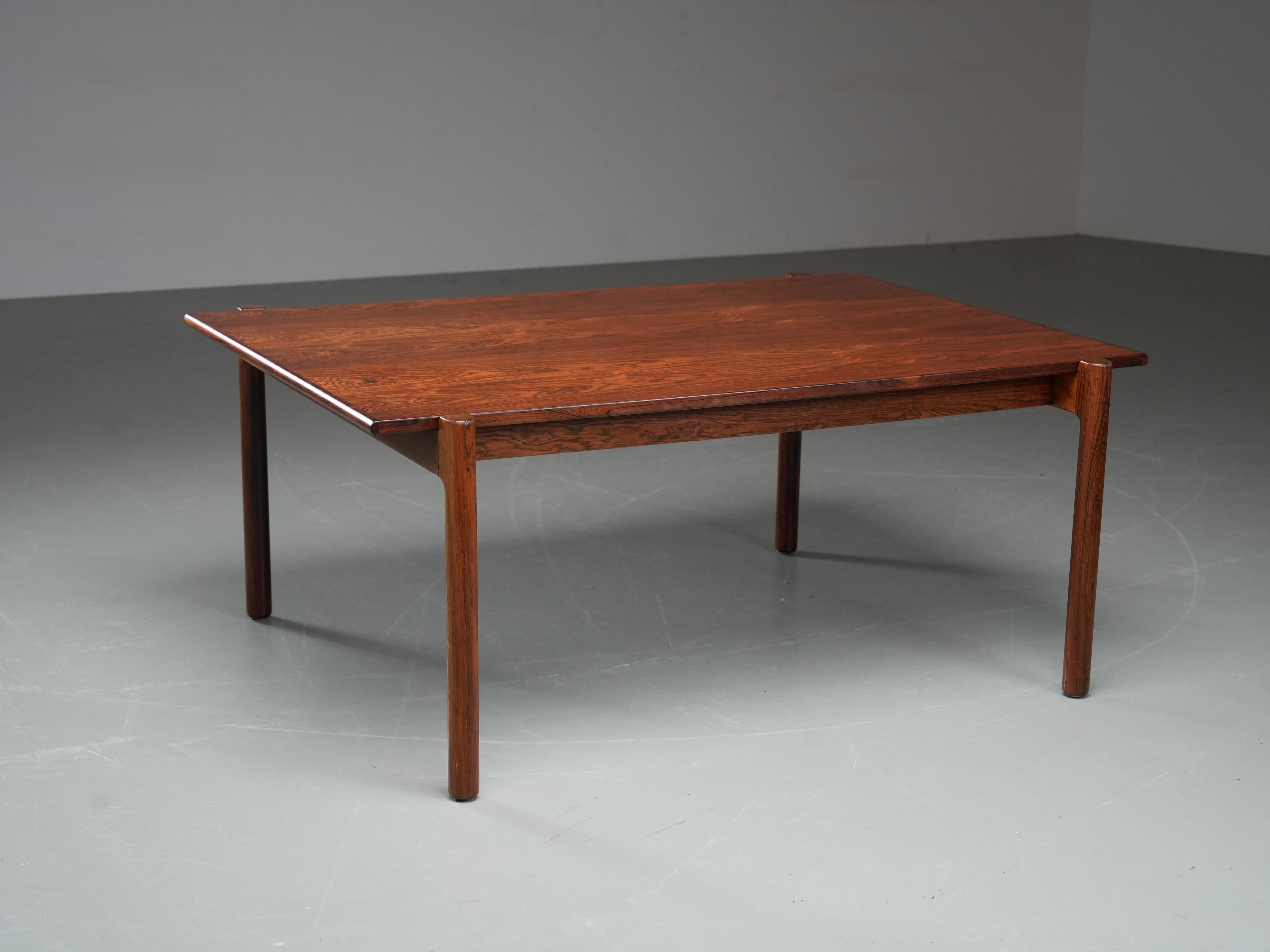 Mesa de centro de Kurt Ostervig en madera, Dinamarca, años 60 Teca en venta