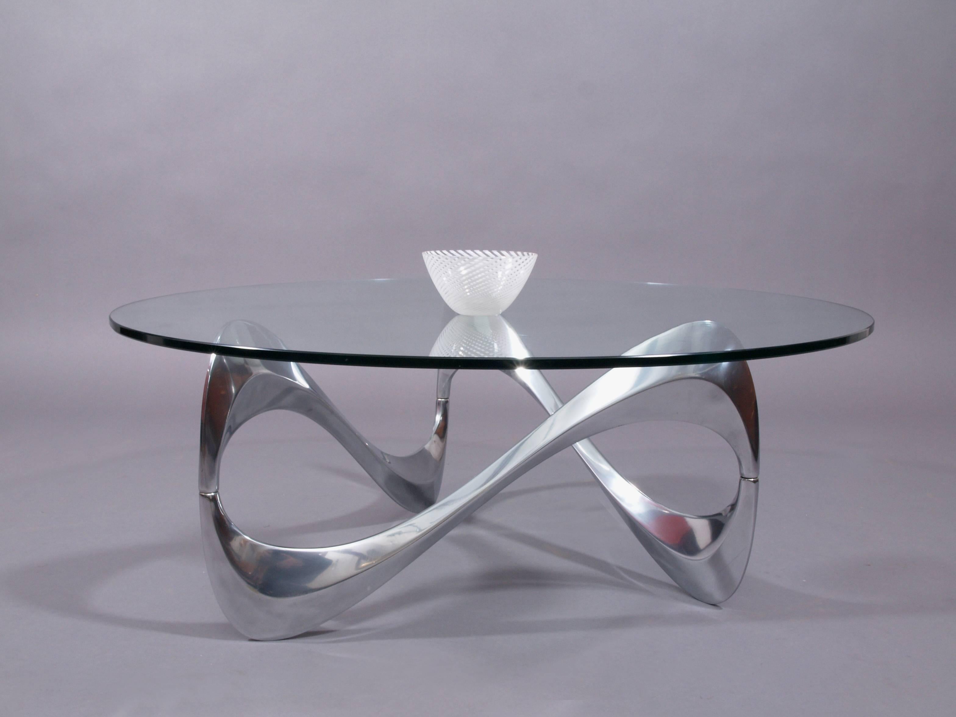 Coffee table,
Modell Schlangentisch,
Designer Ronald Schmitt for Knut Kesterberg,
Germany, 1965
Aluminium, glassplate.