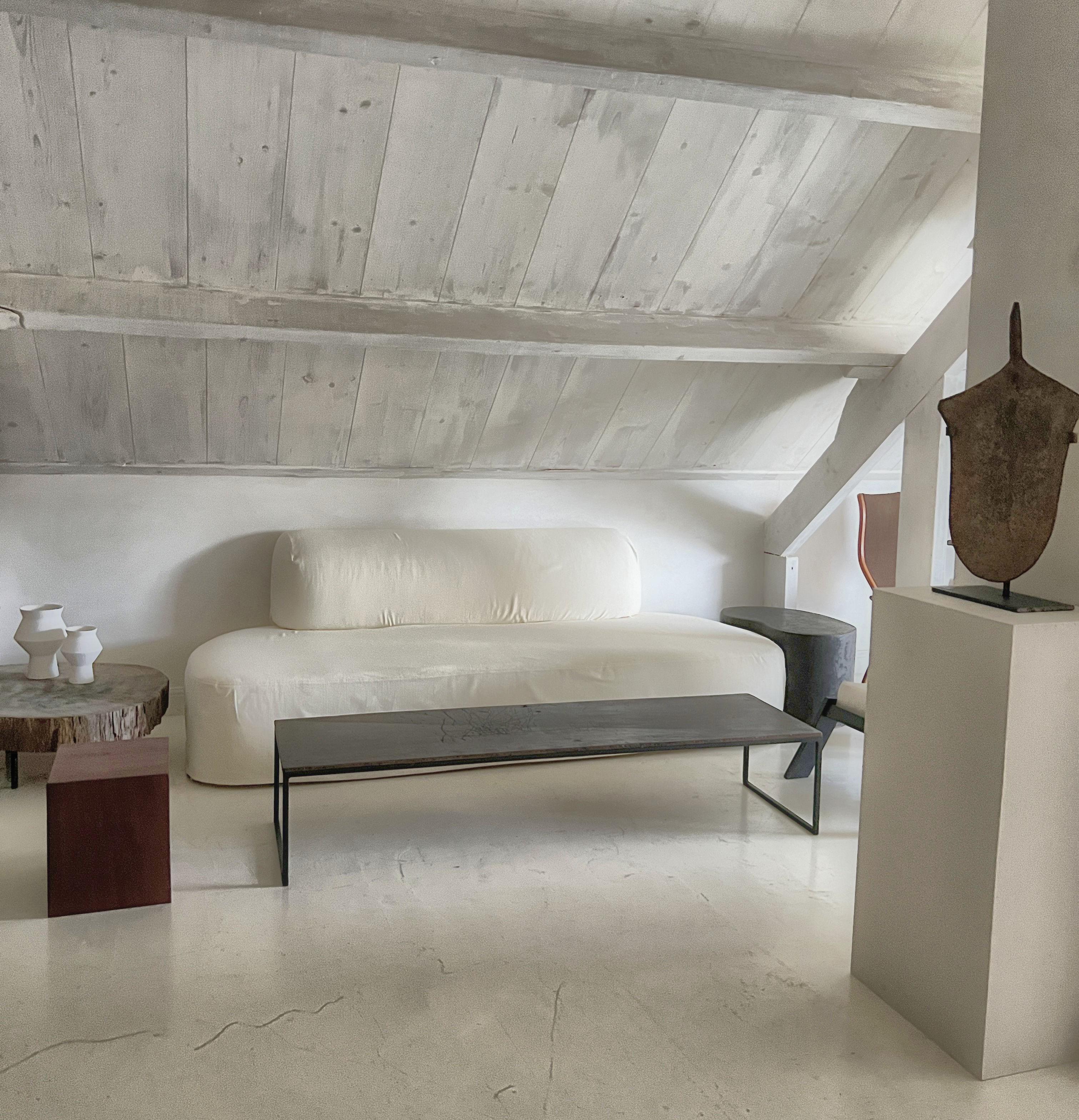 XXIe siècle et contemporain Table basse avec plateau en noyer noir du XVIIIe siècle sur base en fer en vente