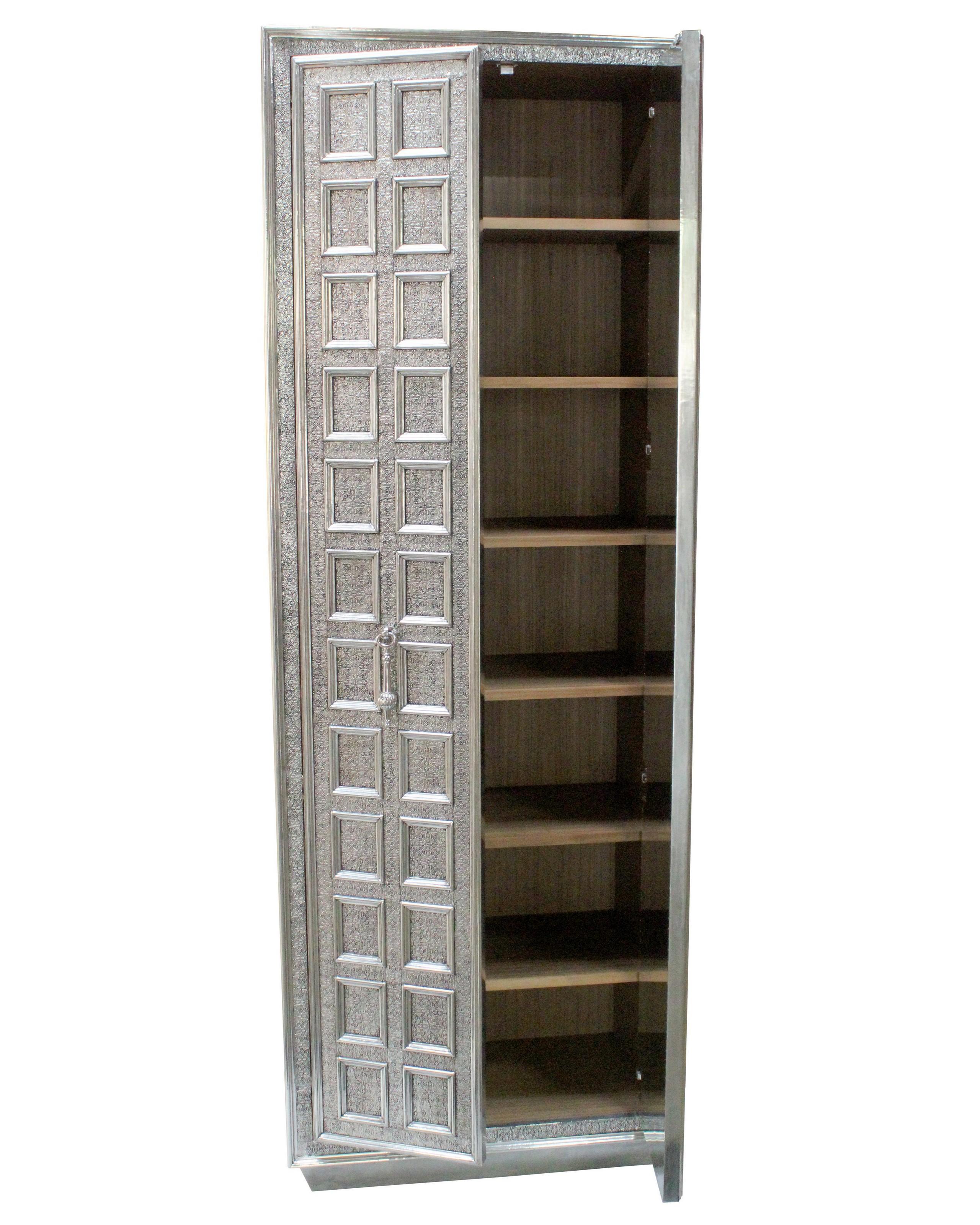Armoire Coffre in bronzo bianco realizzato a mano in India da A. Mathieu in vendita 1