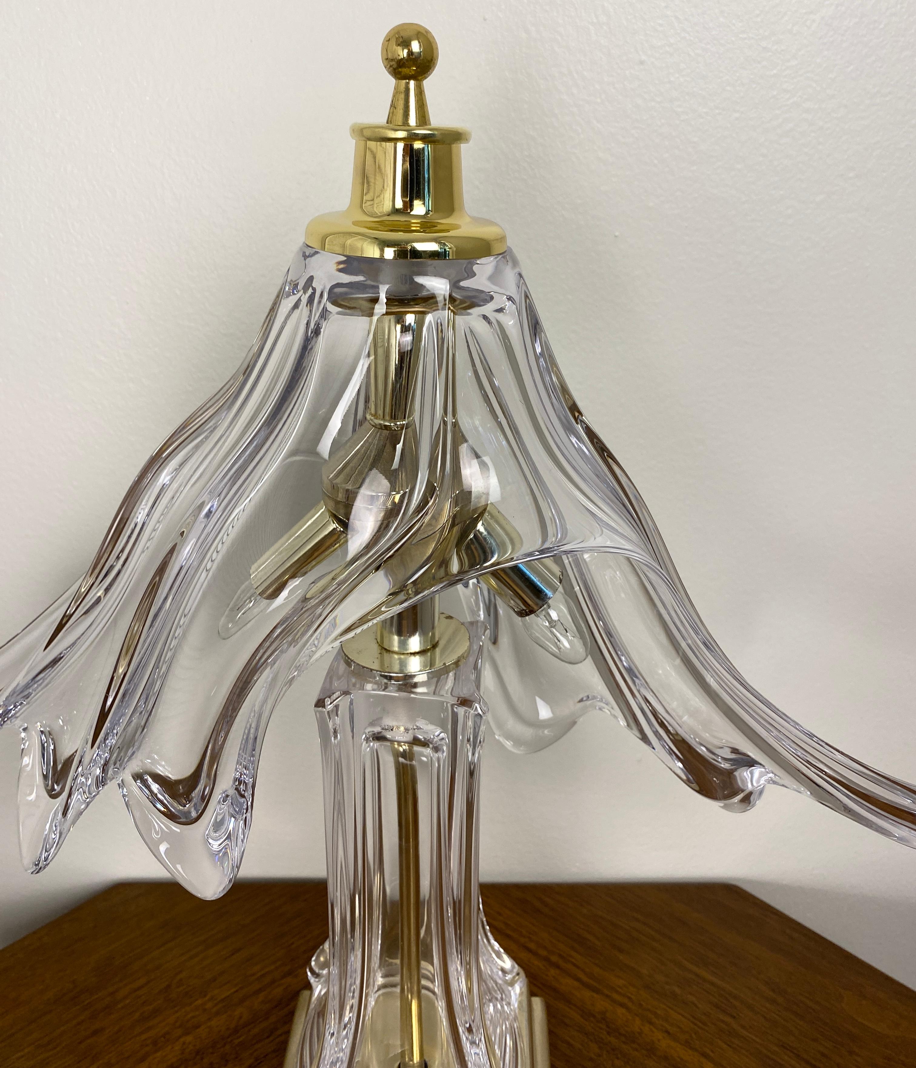 Laiton Lampe de table en verre d'art Cofrac en vente