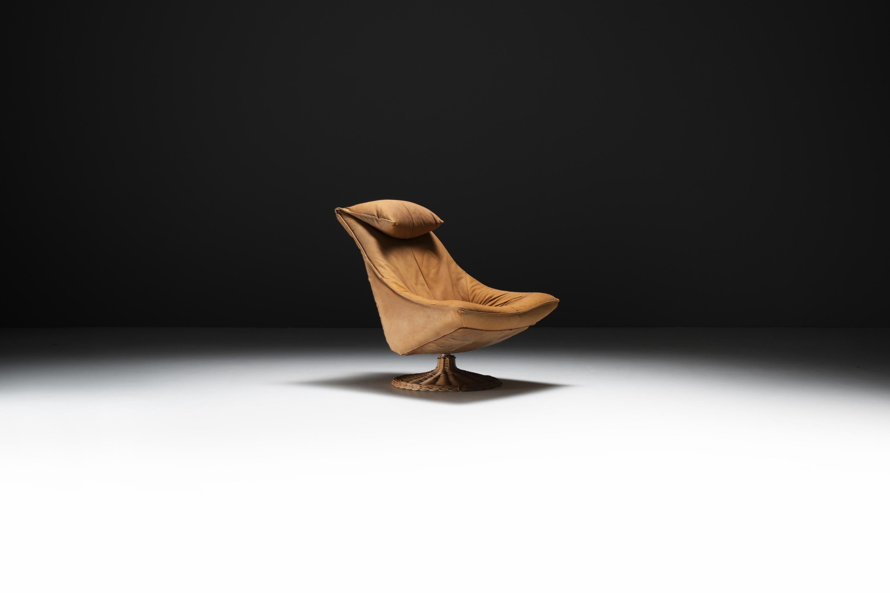 Cognac Leather Delantra Swivel Lounge Chair by Gerard van den Berg for Montis, 1960s
Natural Leather Bodied Lounge Chair on a Woven Rattan Swivel Base

This iconic Delantra lounge chair by Dutch designer Gerard van den Berg for Montis (1960s)