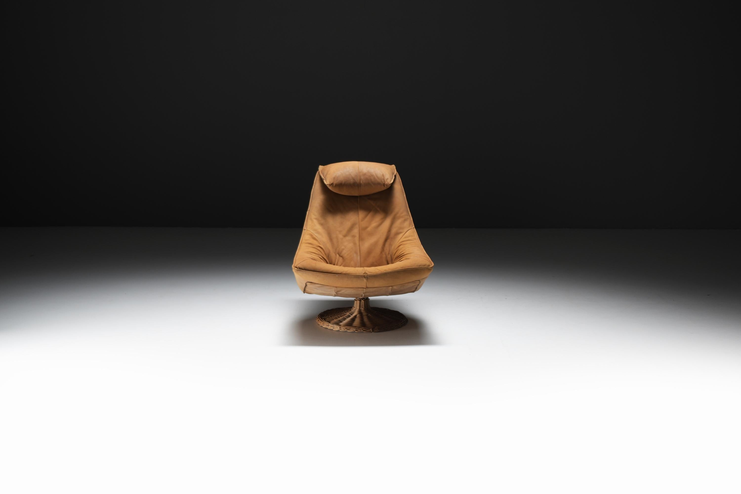 Dutch Cognac Leather Delantra Swivel Lounge Chair by Gerard van den Berg for Montis For Sale