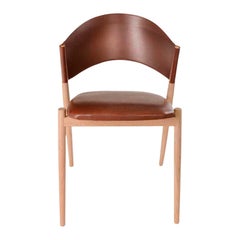 Chaise en chêne « A » cognac par Ox Denmarq