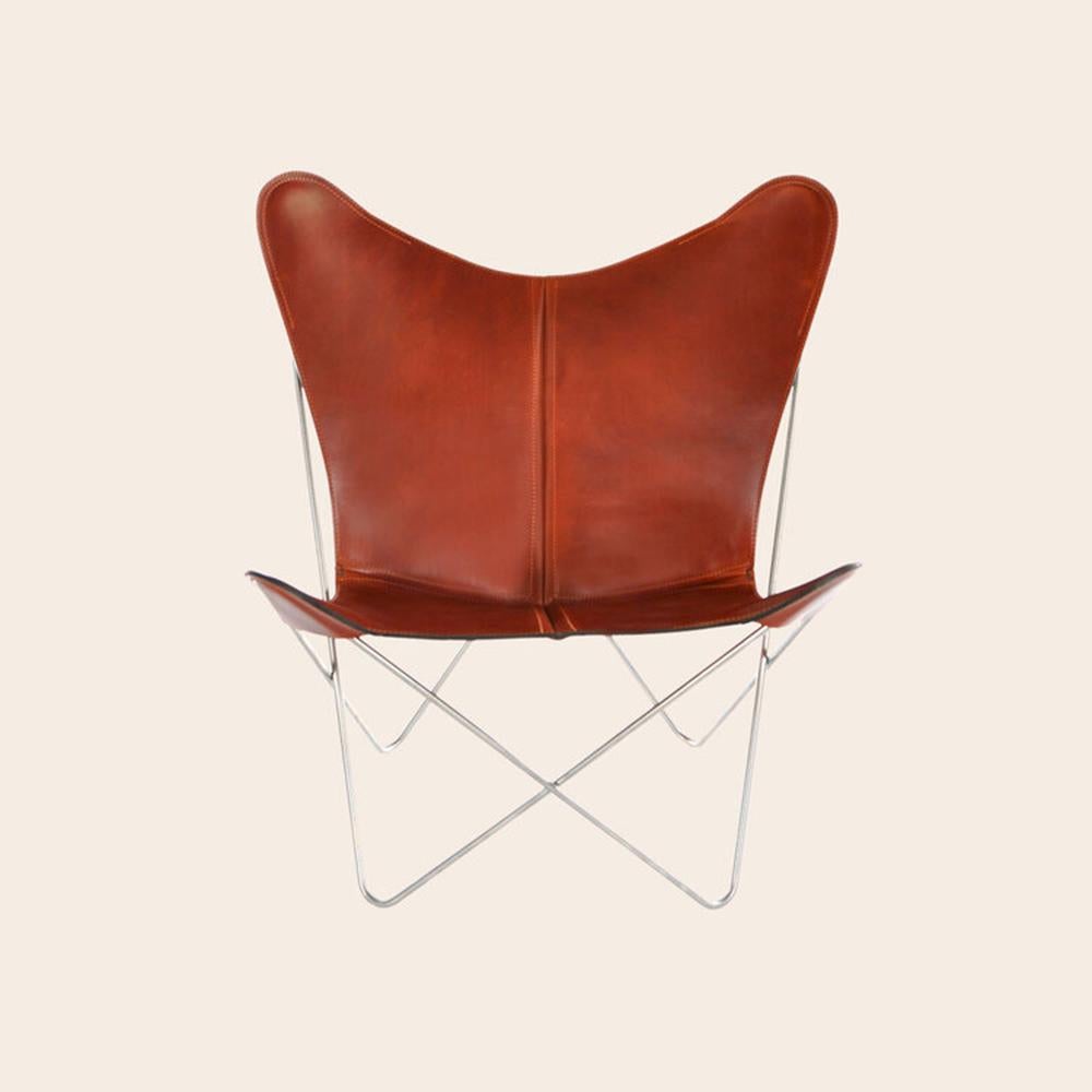 Cognac and Steel Trifolium Chair by OxDenmarq
Dimensions: D 69 x W 78 x H 86 cm
Materials: Leather, Textile, Stainless Steel
Also Available: Different leather colors and other frame color available

OX DENMARQ is a Danish design brand aspiring