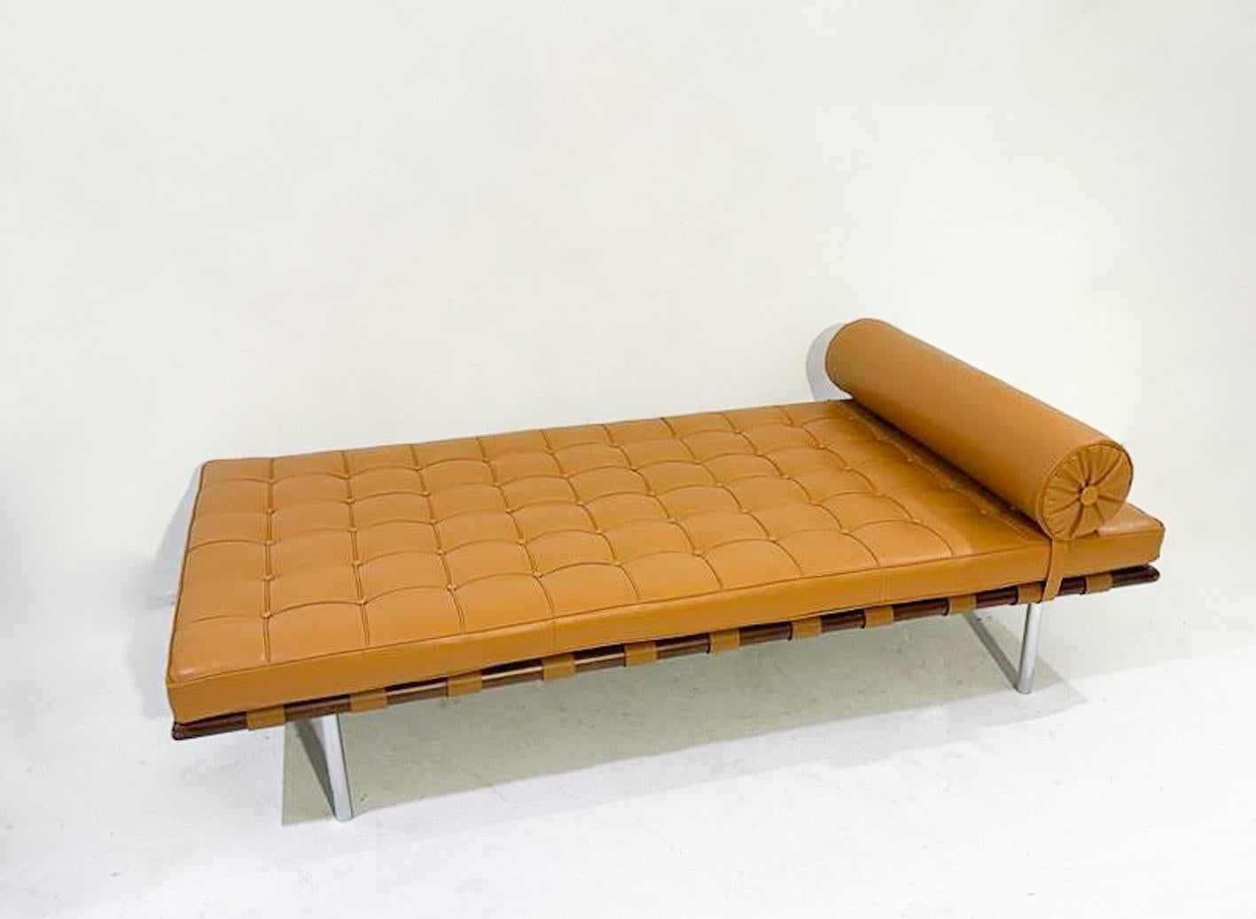 Contemporary Cognac Barcelona Daybed by Ludwig Mies van der Rohe for Knoll, 2000s For Sale