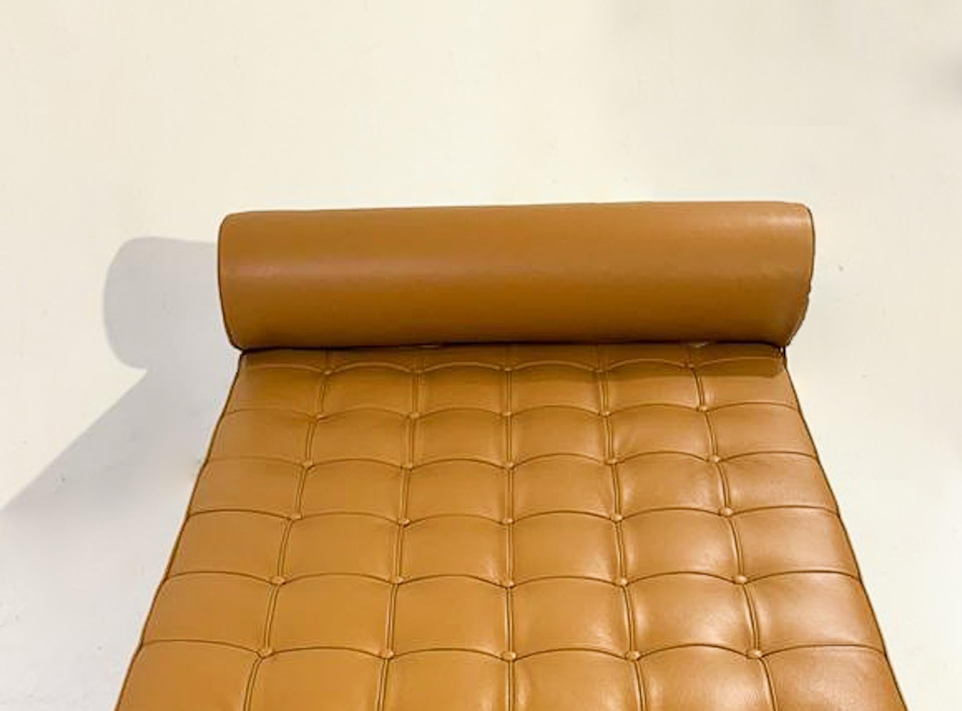 Letto da giorno Barcelona Cognac di Ludwig Mies van der Rohe per Knoll, anni 2000 In condizioni buone in vendita a Brussels, BE