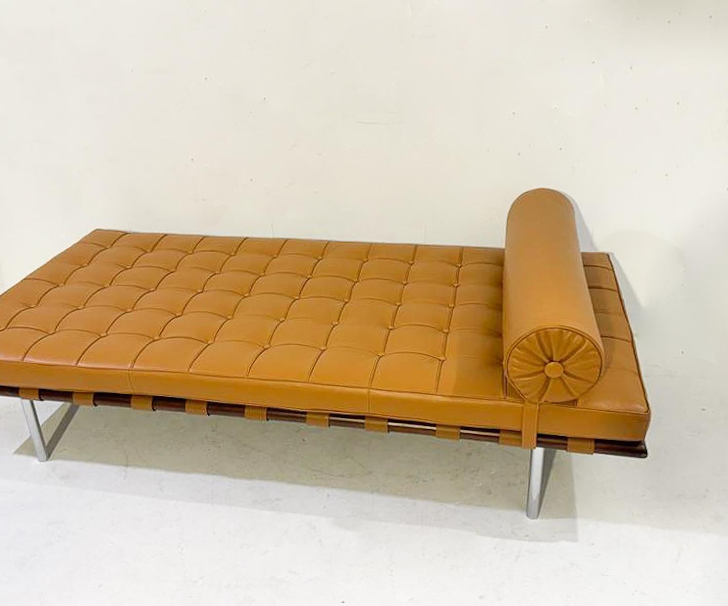 Cognac Barcelona Daybed by Ludwig Mies van der Rohe for Knoll, 2000s For Sale 1