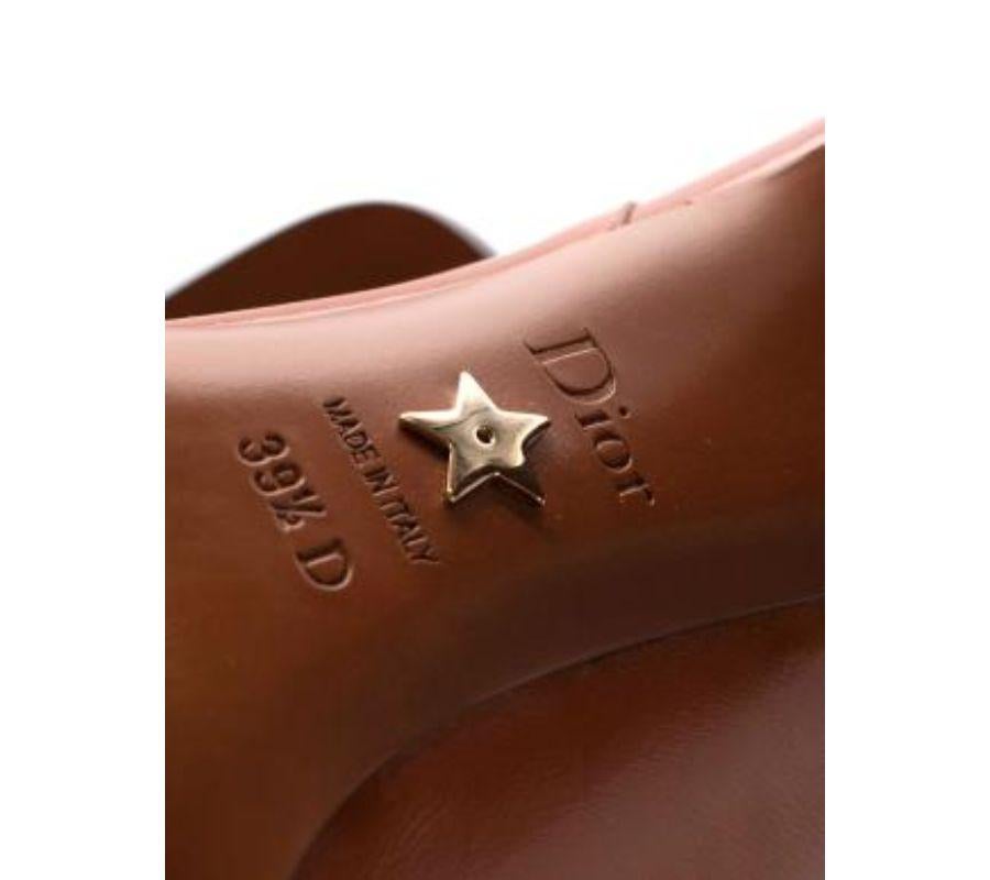 Cognac-braune lange Stiefel mit Lederabsatz im Angebot 5