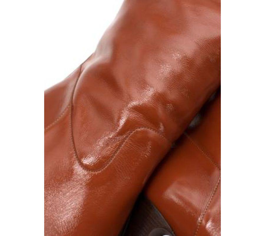 Cognac-braune lange Stiefel mit Lederabsatz im Angebot 2