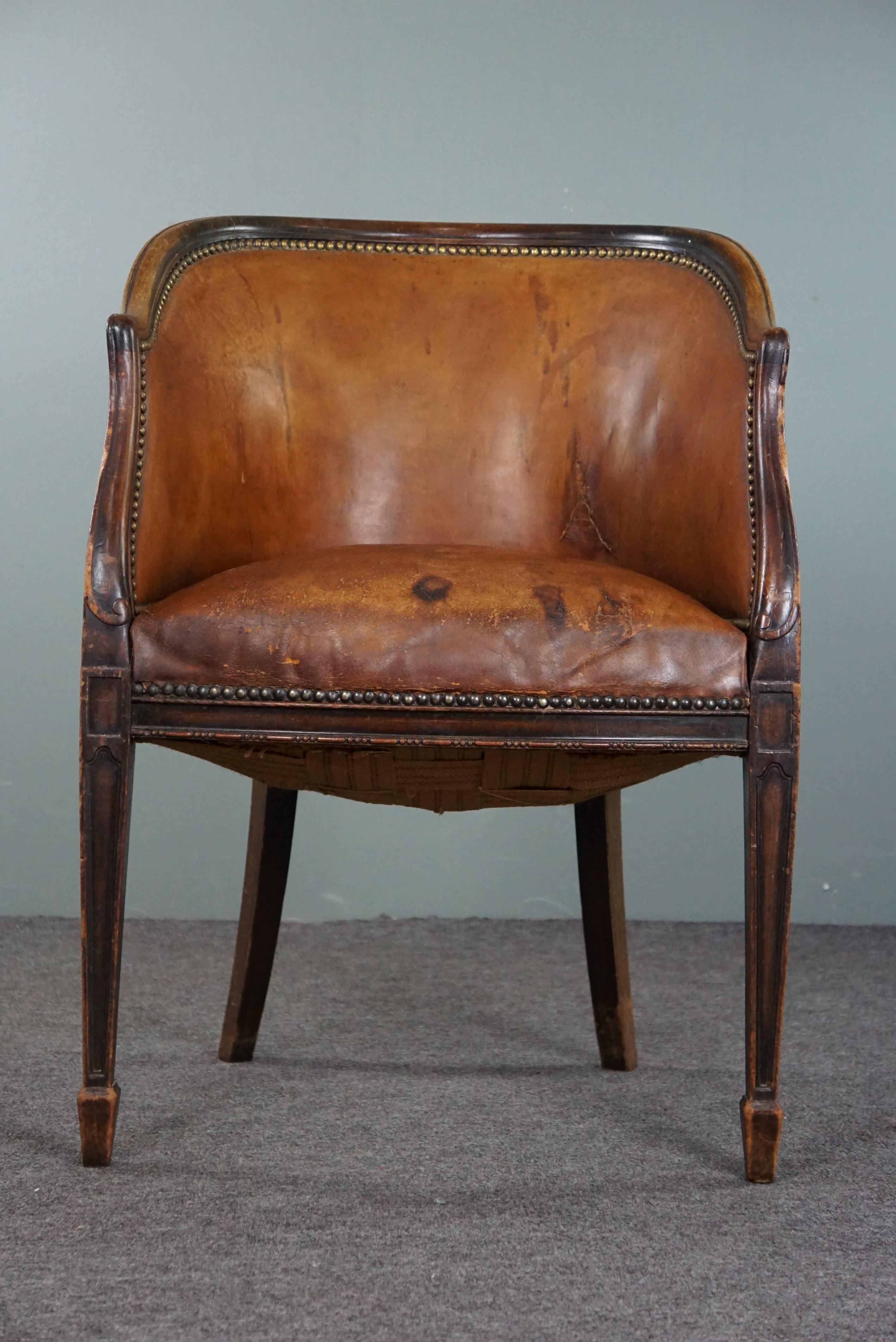Cognac-colored antique leather tub chair with beautiful patina In Fair Condition For Sale In Harderwijk, NL