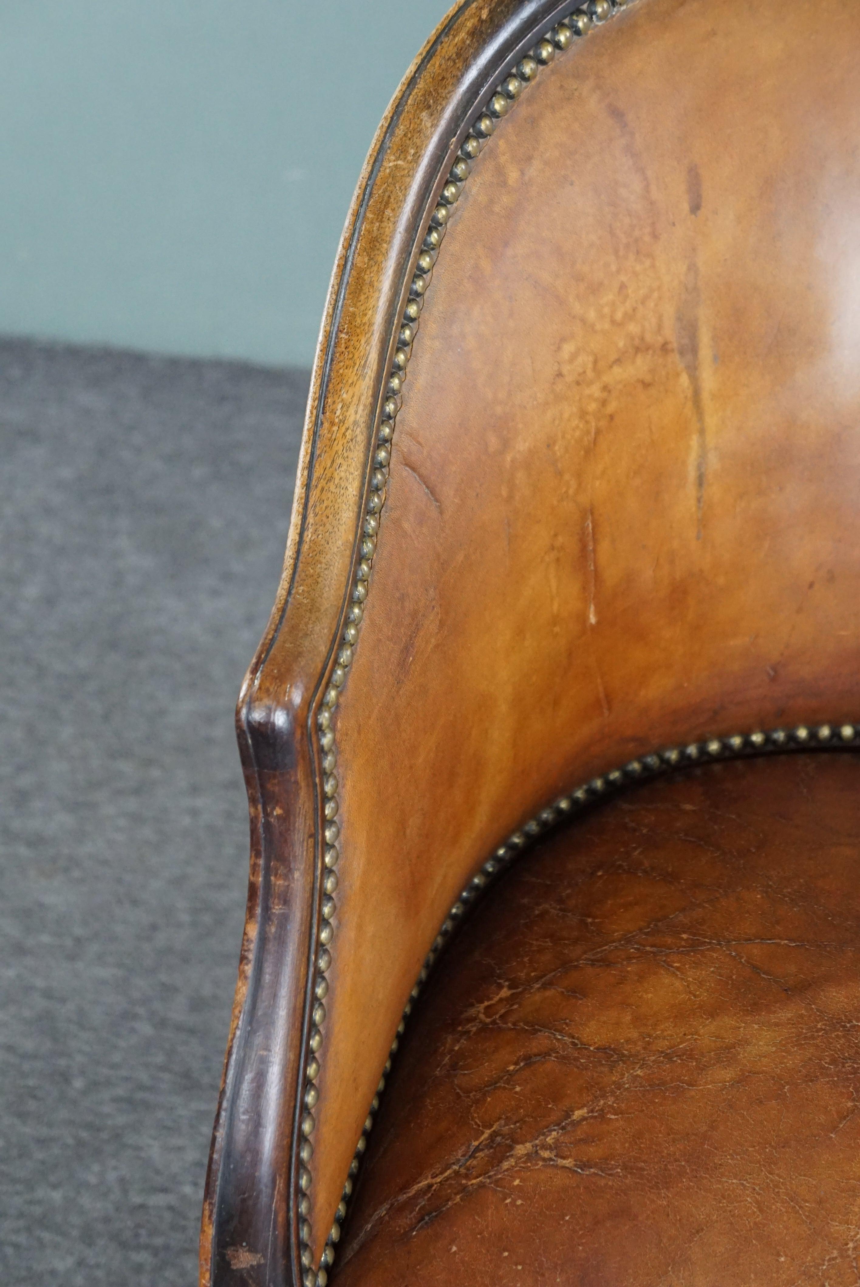 Cognac-colored antique leather tub chair with beautiful patina For Sale 3