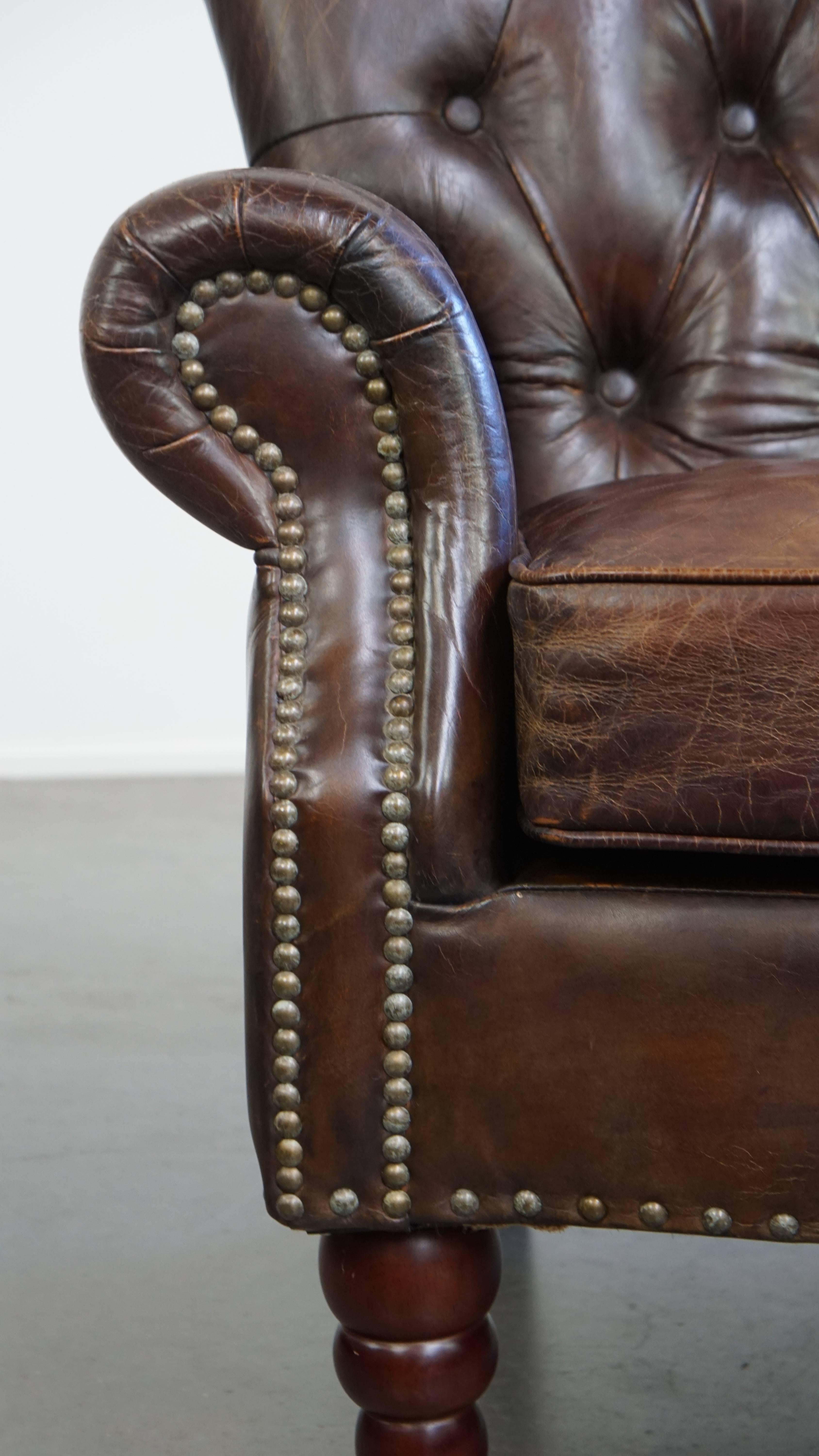 Sillón chesterfield de cuero de vaca granulado color coñac en venta 4