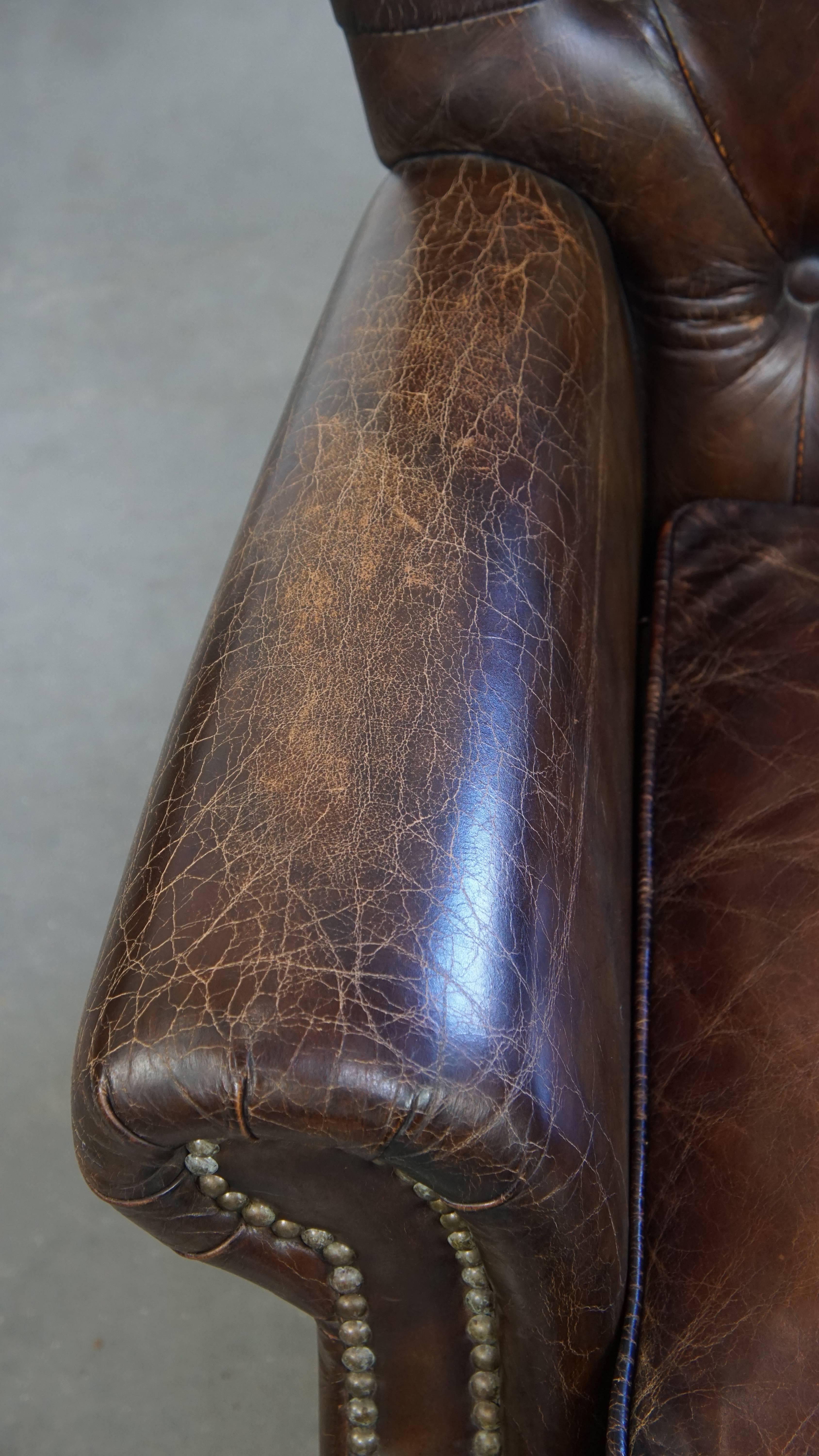 Sillón chesterfield de cuero de vaca granulado color coñac en venta 1