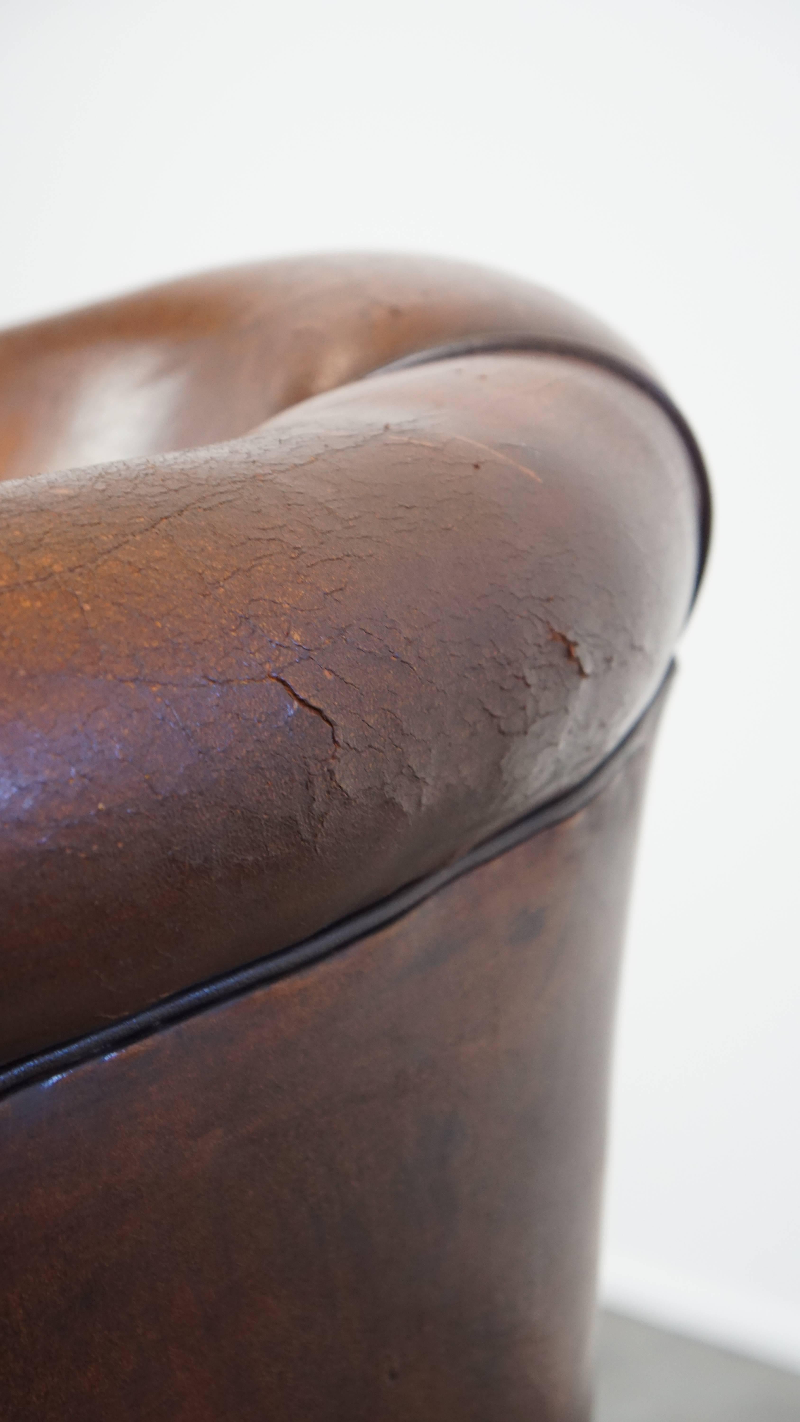 Fauteuil club en cuir de mouton de couleur cognac en vente 4