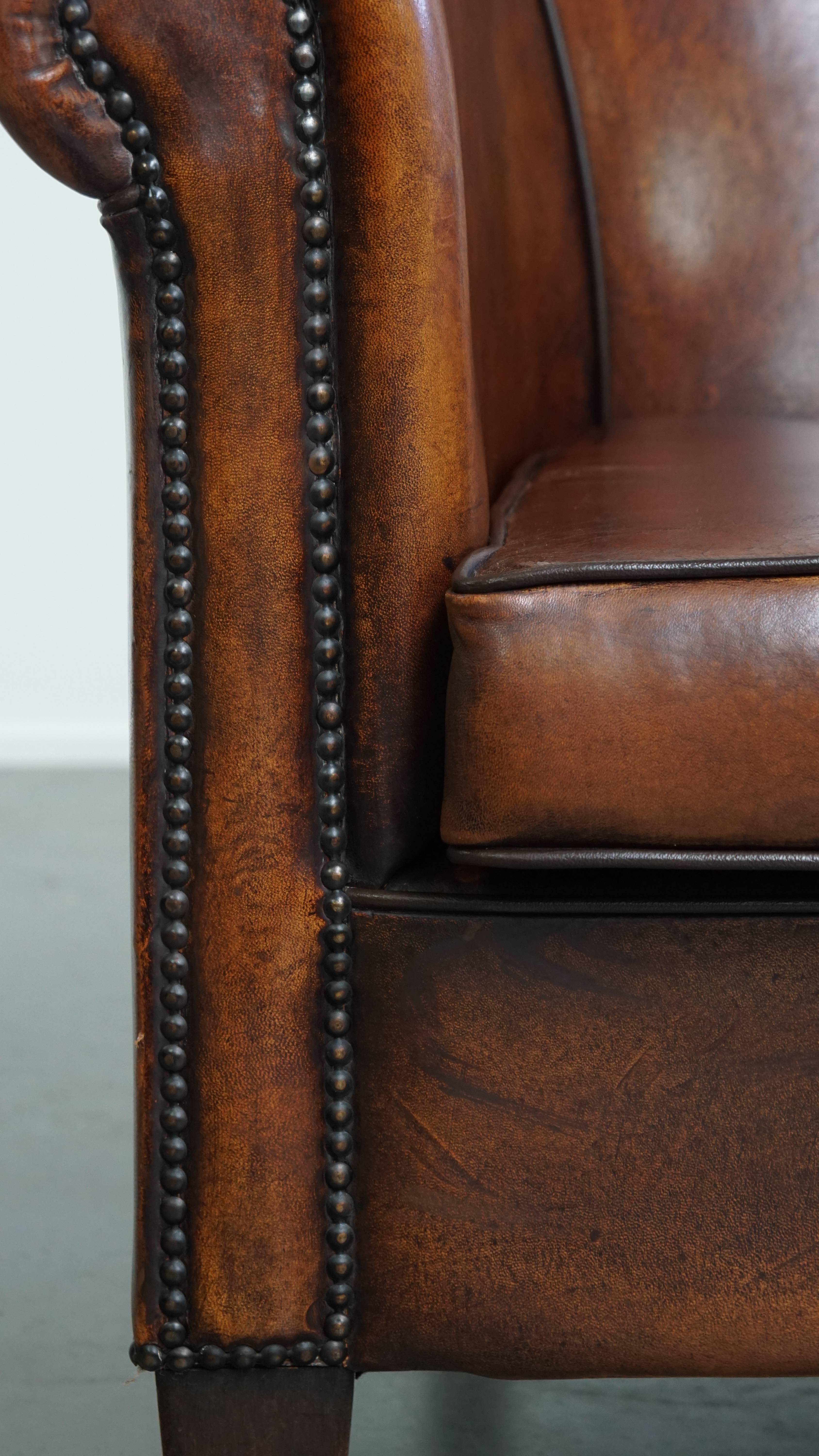 Fauteuil club en cuir de mouton de couleur cognac en vente 6