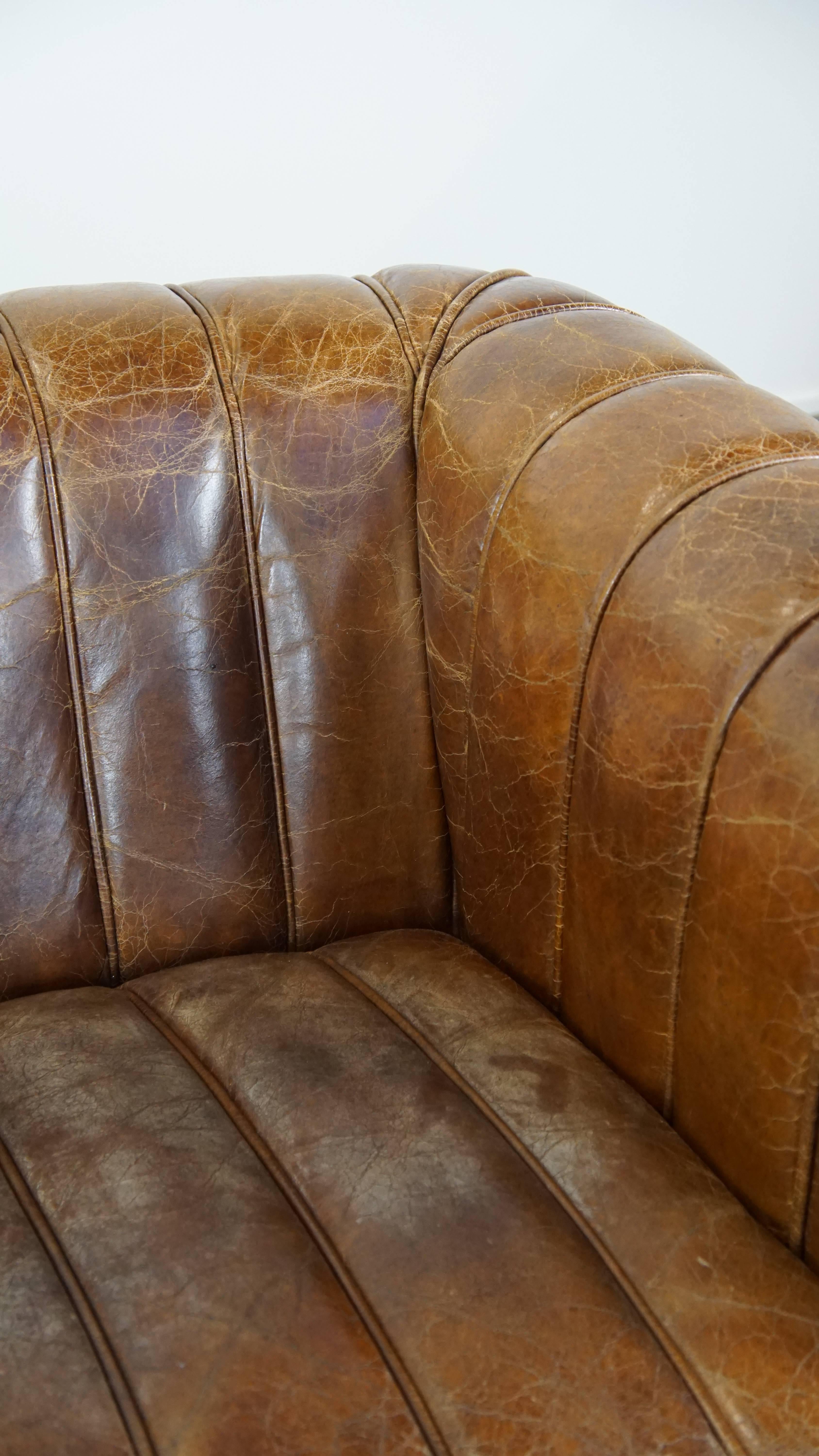Divano di design a 2 posti in pelle di vacchetta color cognac, rifinito con profili in vendita 4
